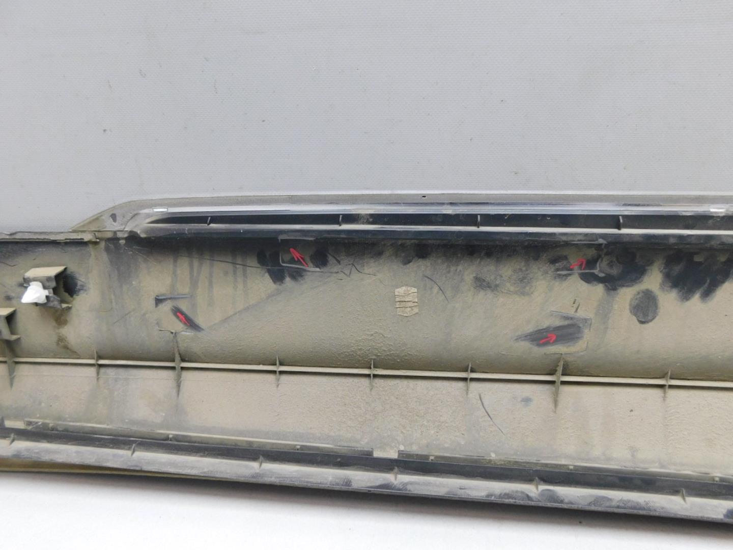 Накладка двери передней правой