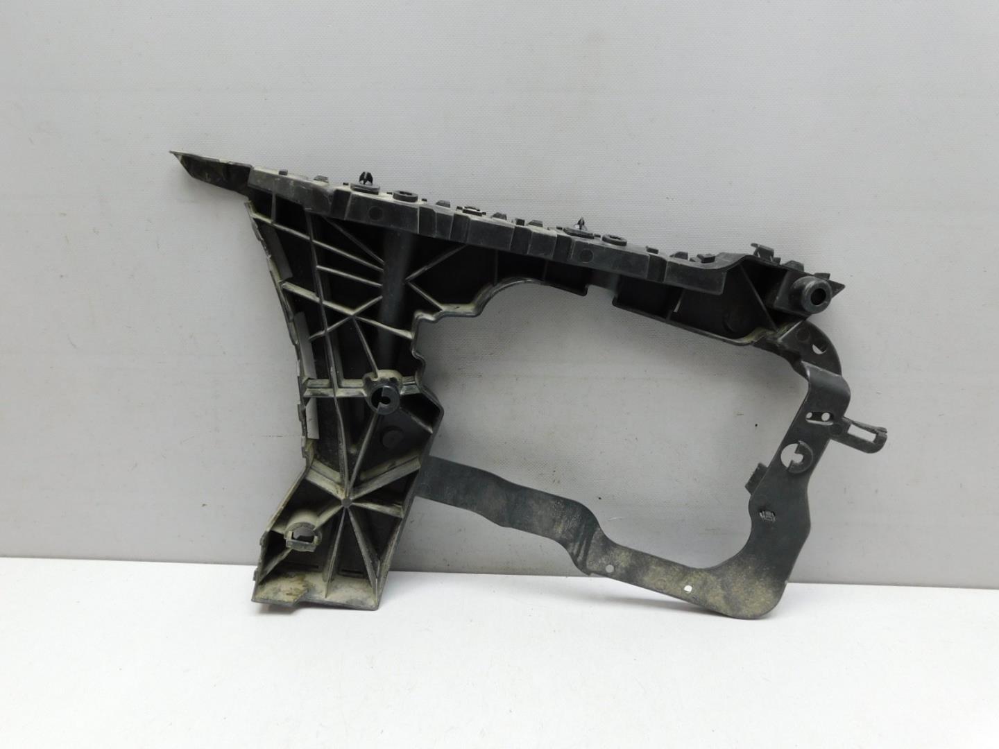 Кронштейн заднего бампера