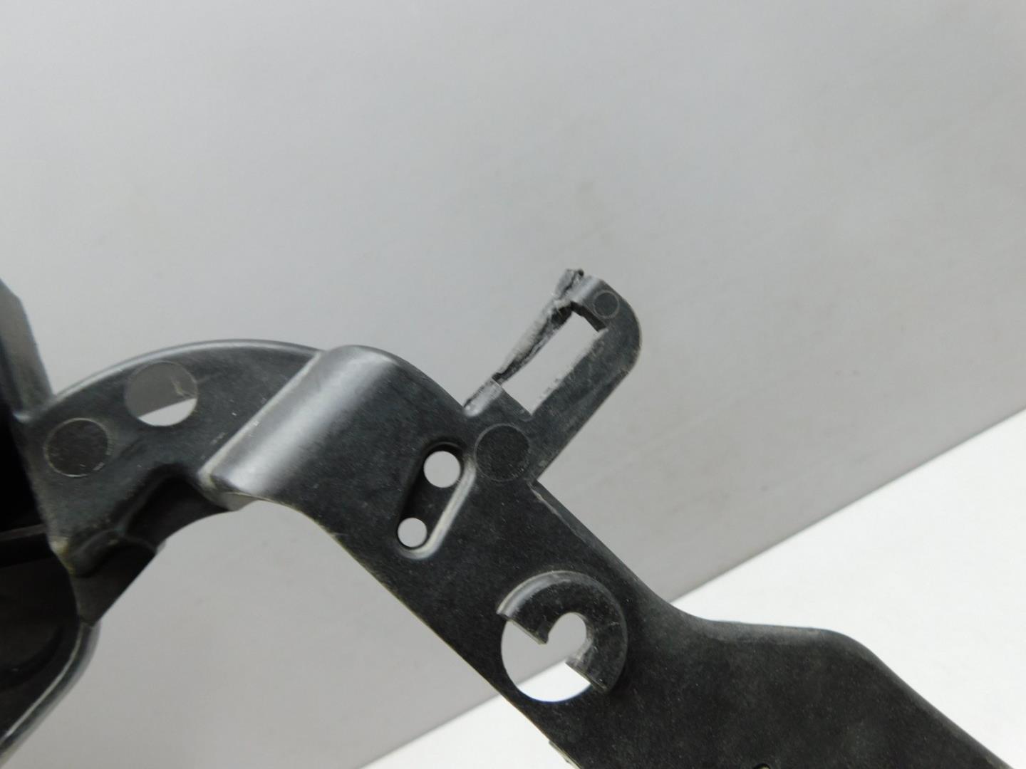 Кронштейн заднего бампера