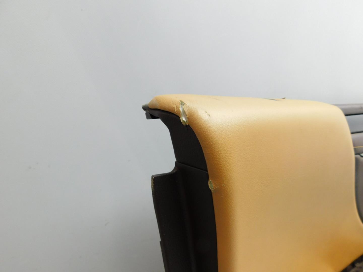 Обшивка двери передней левой