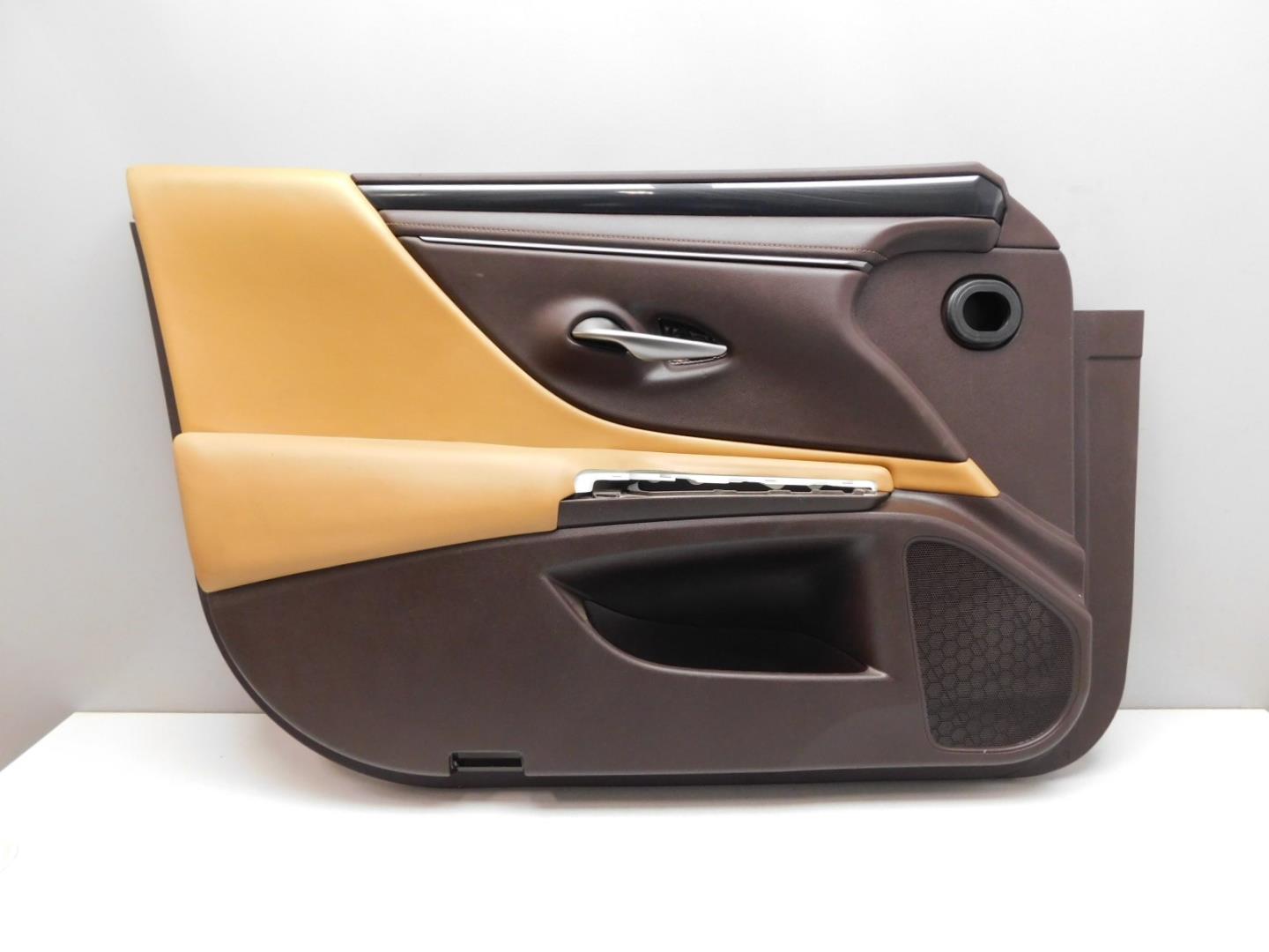 Обшивка двери передней левой