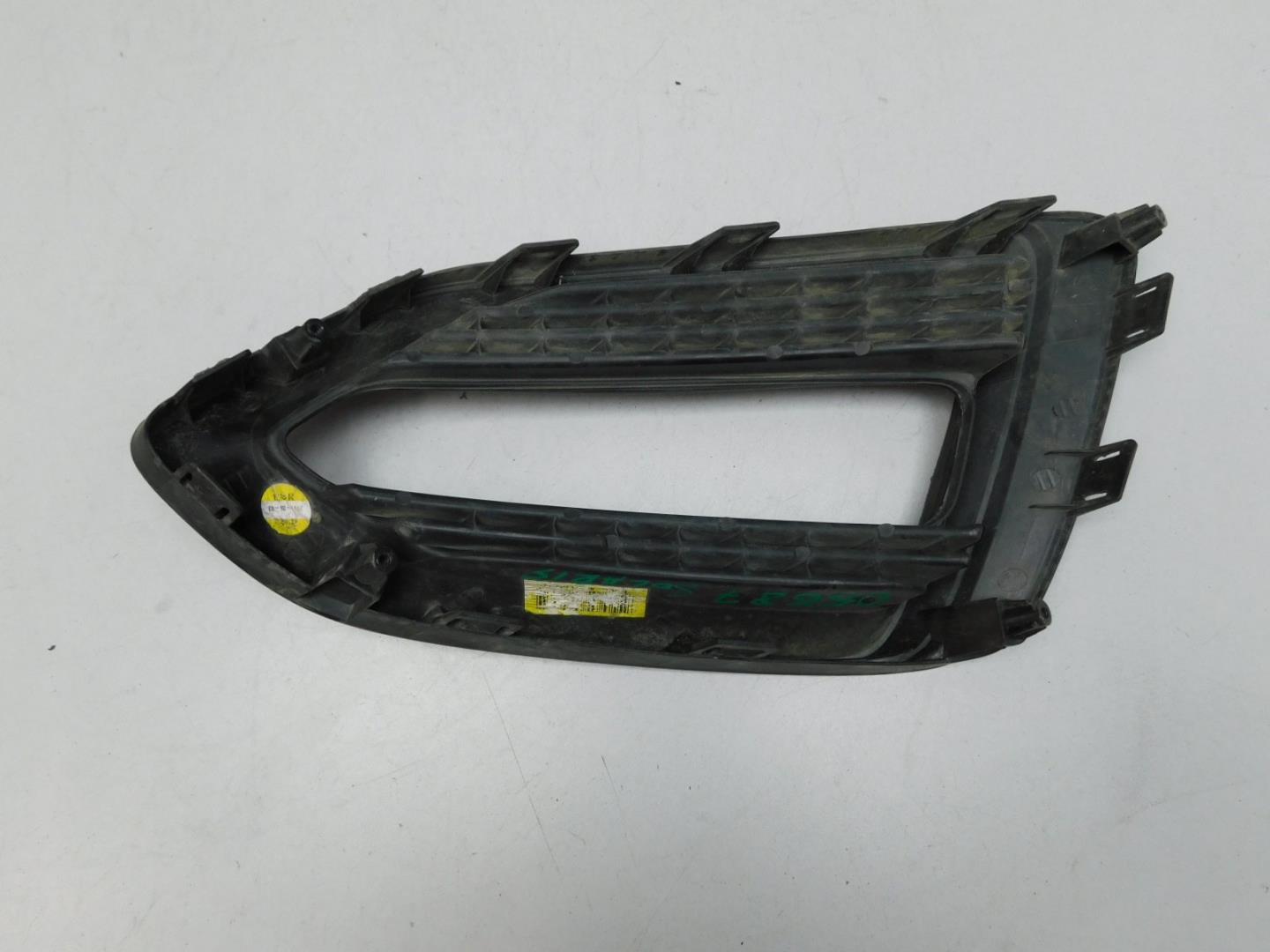 Решетка в бампер левая