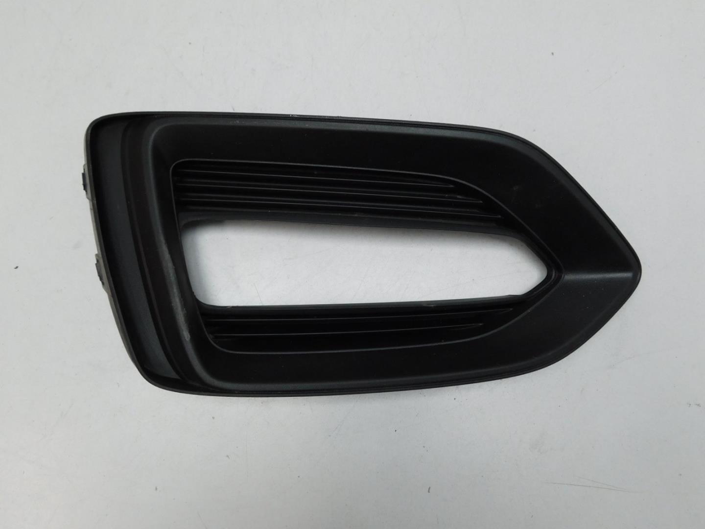 Решетка в бампер левая