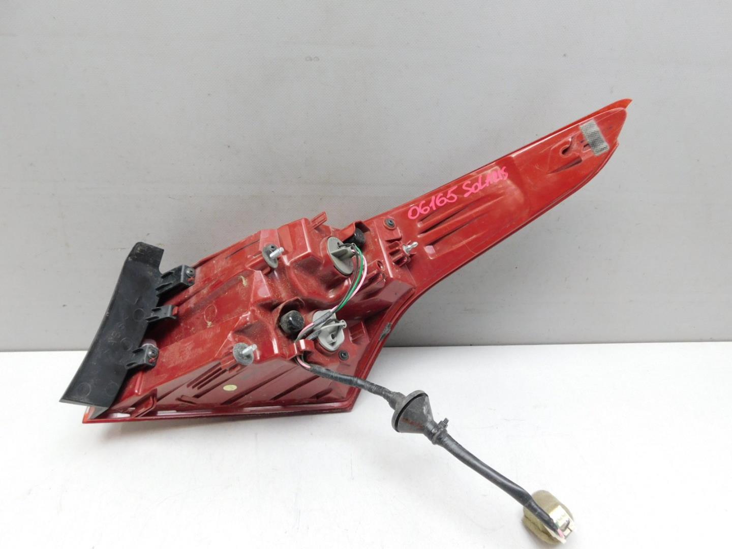 Фонарь задний наружный левый