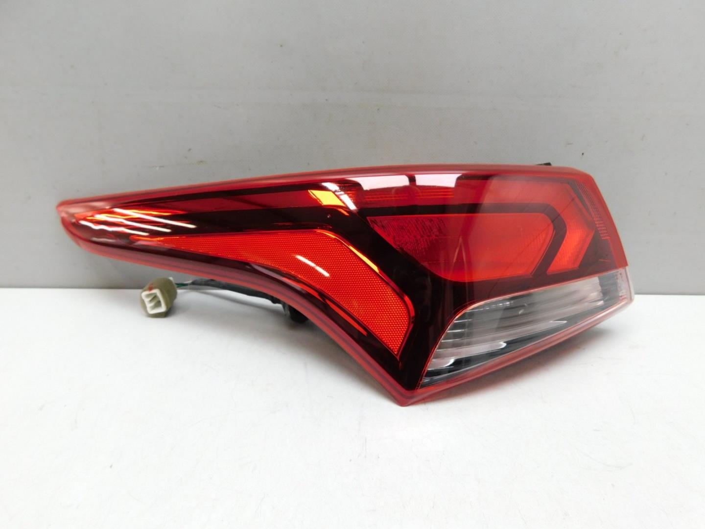 Фонарь задний наружный левый