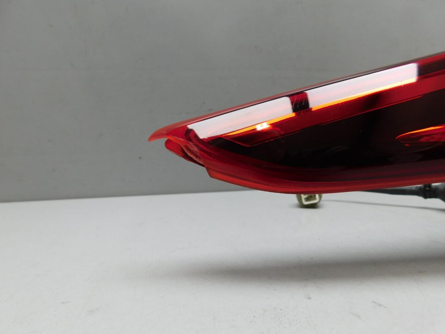 Фонарь задний наружный левый