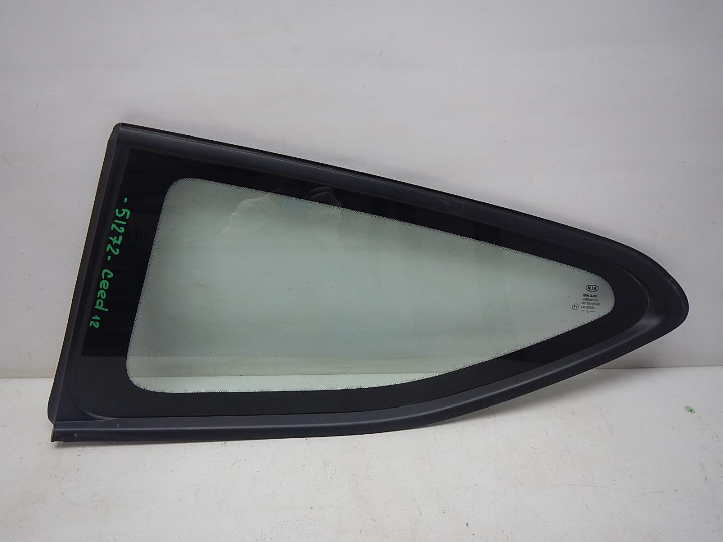 Стекло кузовное глухое левое