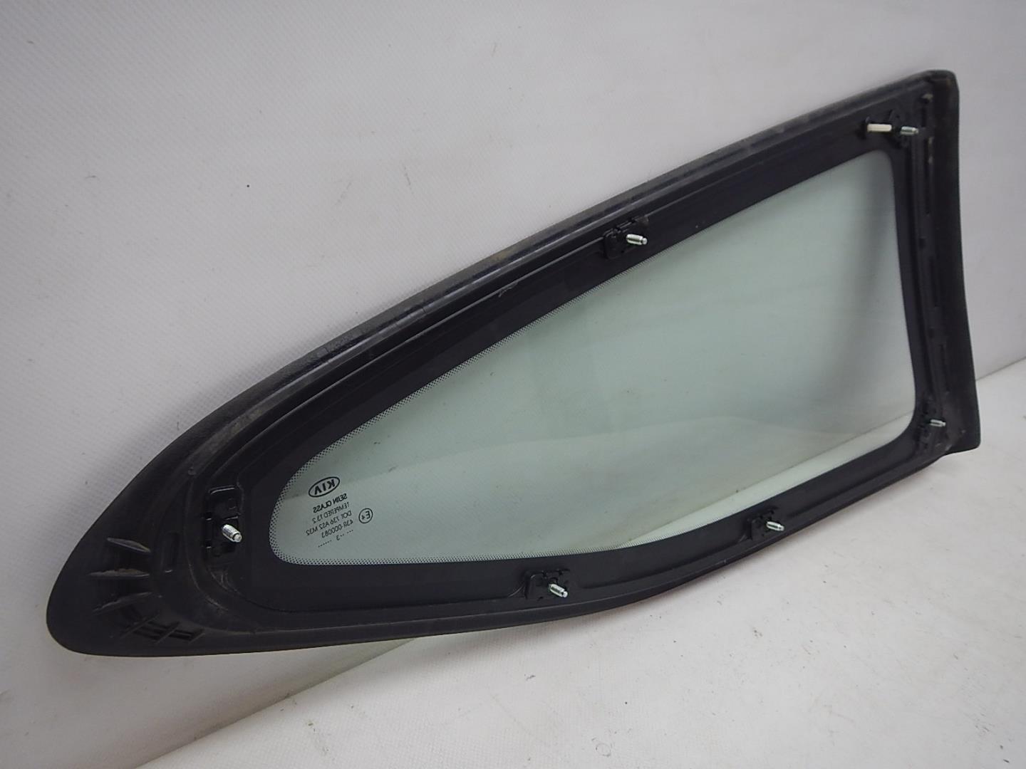 Стекло кузовное глухое левое