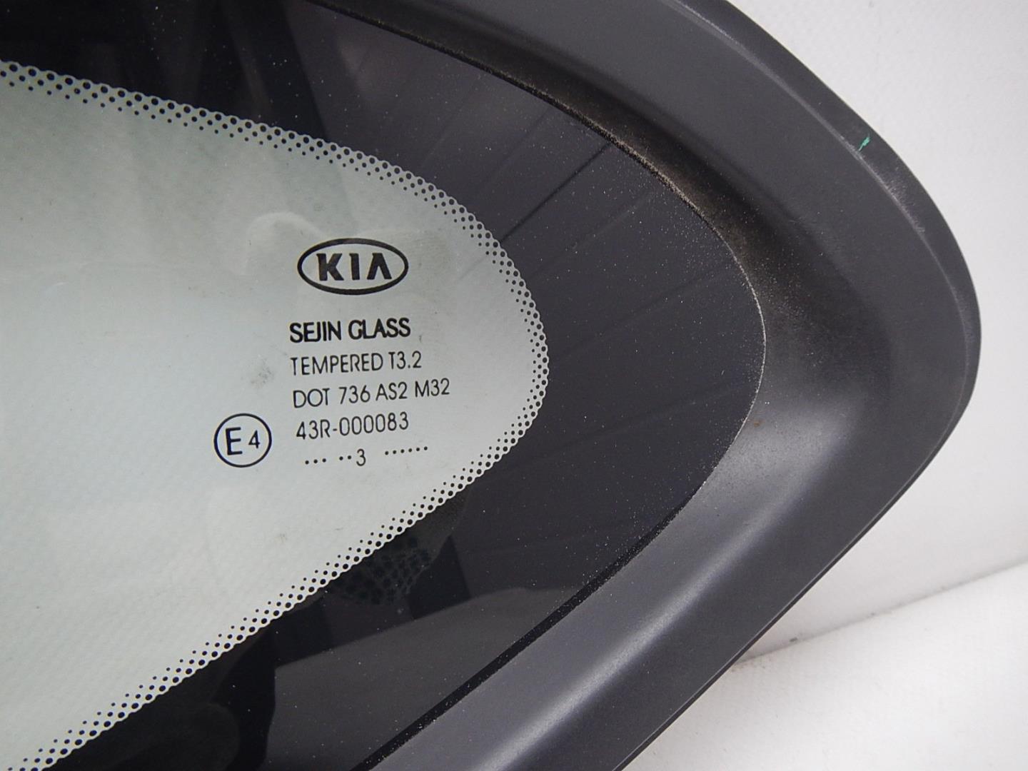 Стекло кузовное глухое левое