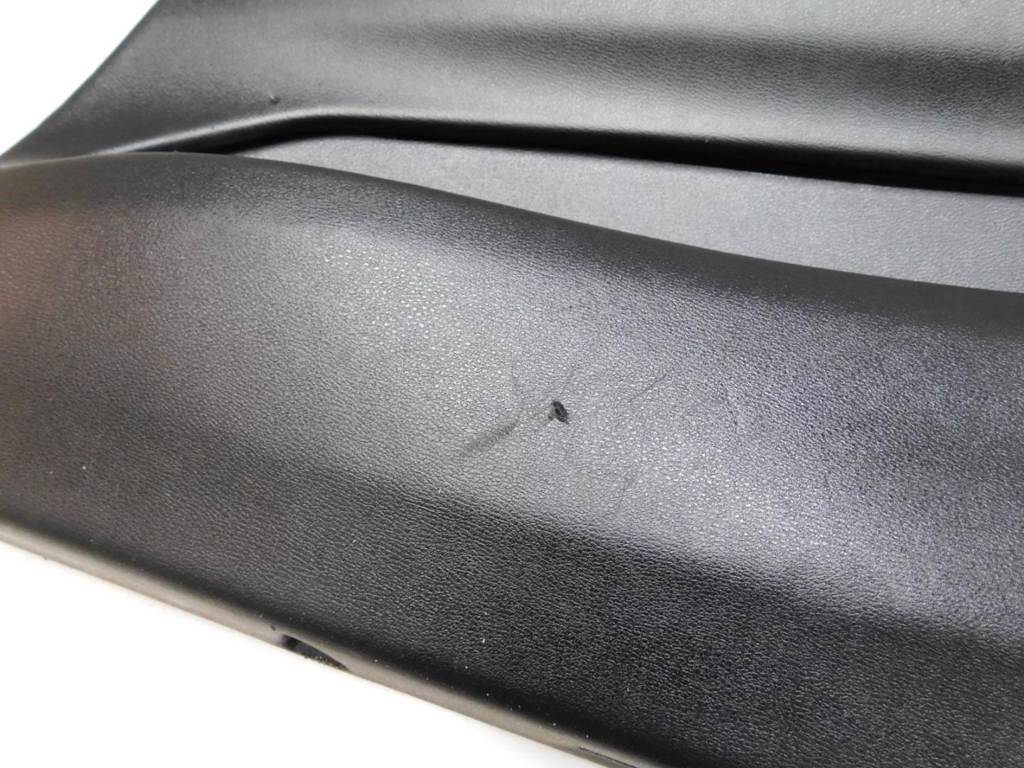 Обшивка двери передней правой