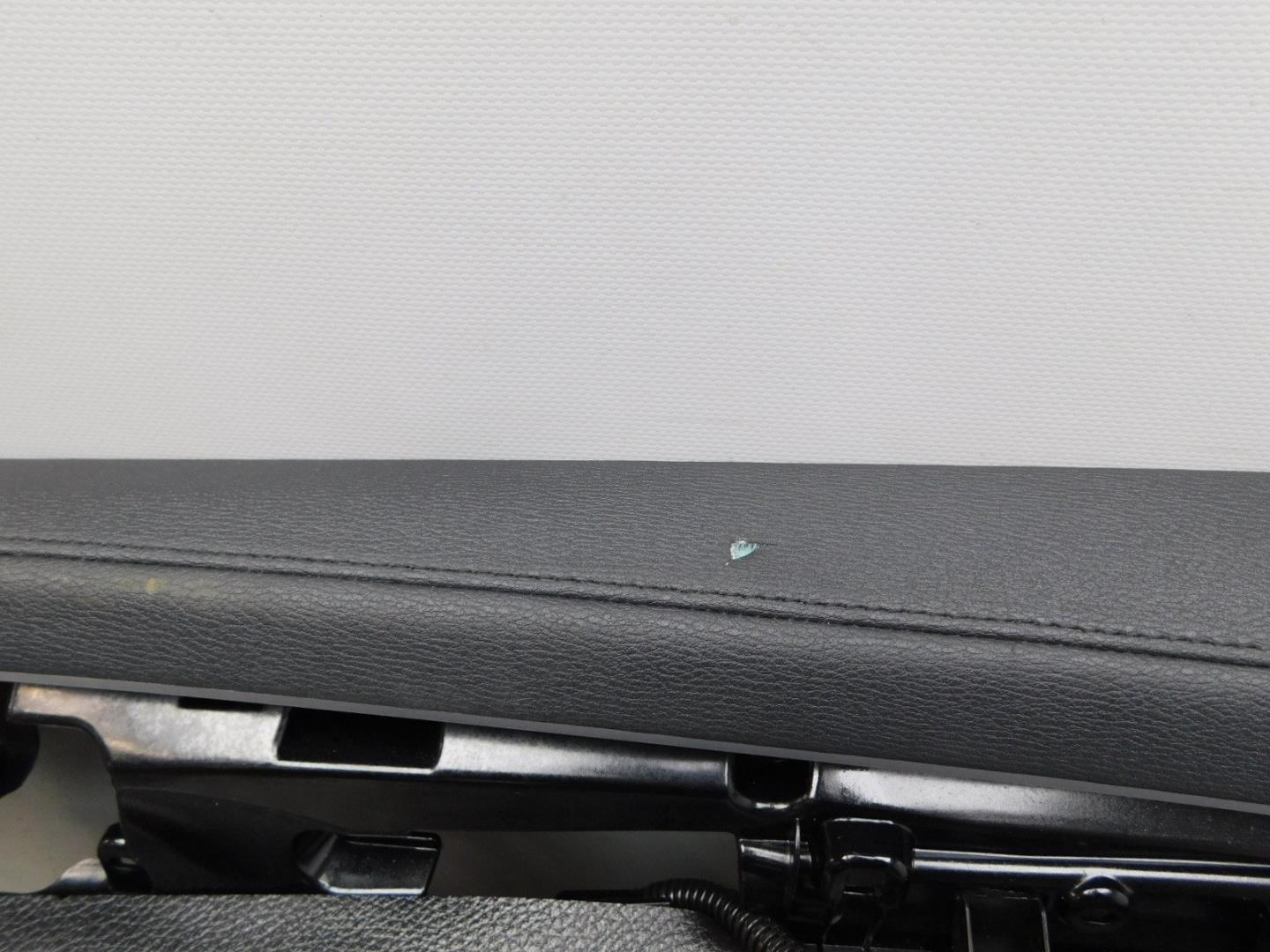 Обшивка двери передней правой