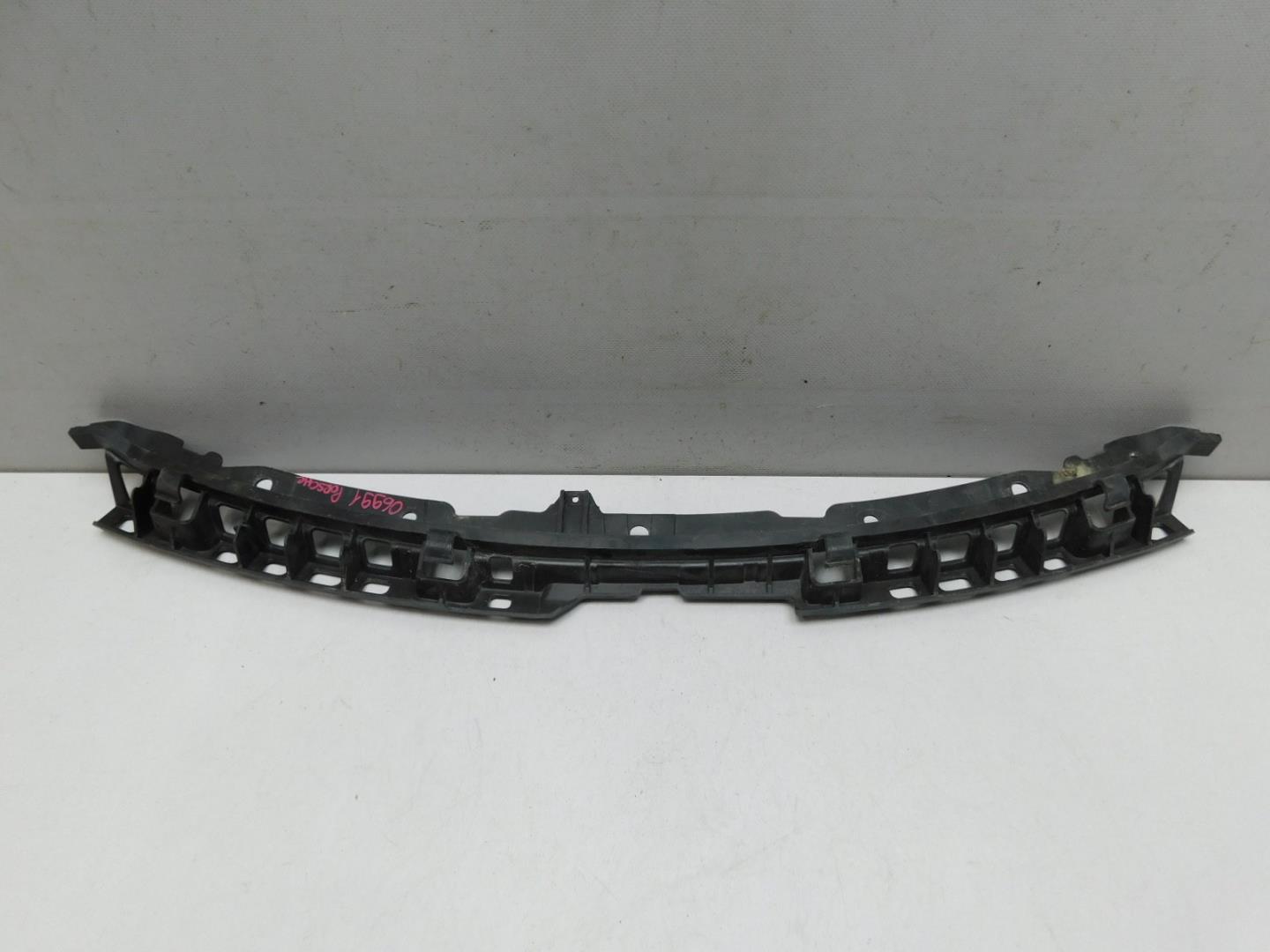 Кронштейн переднего бампера