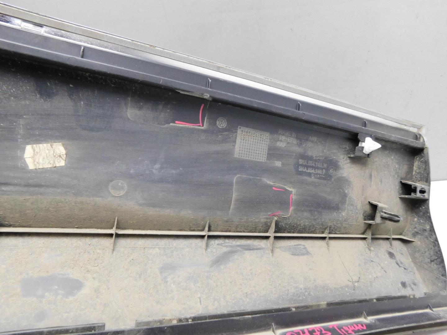 Накладка двери передней правой