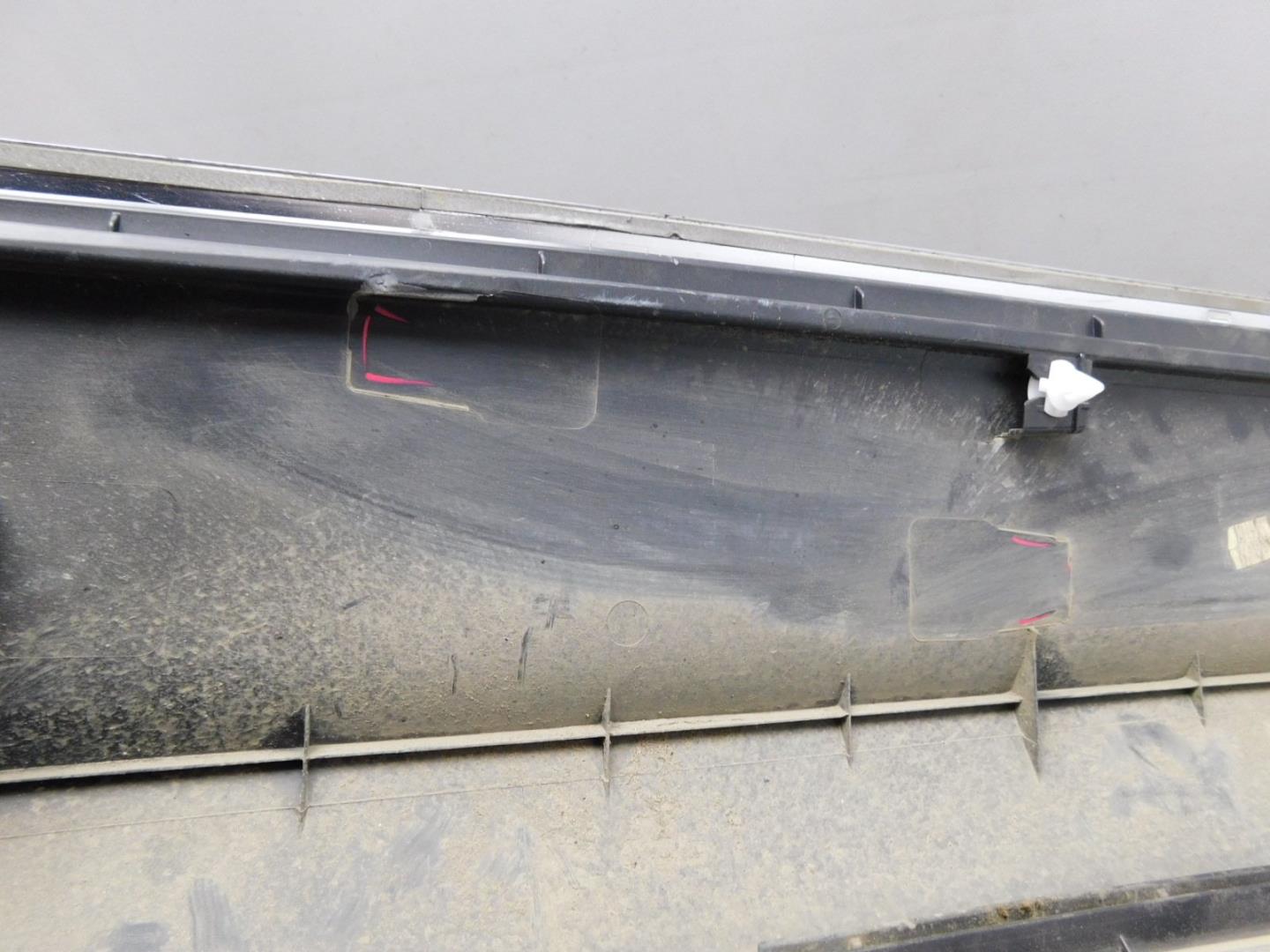 Накладка двери передней правой