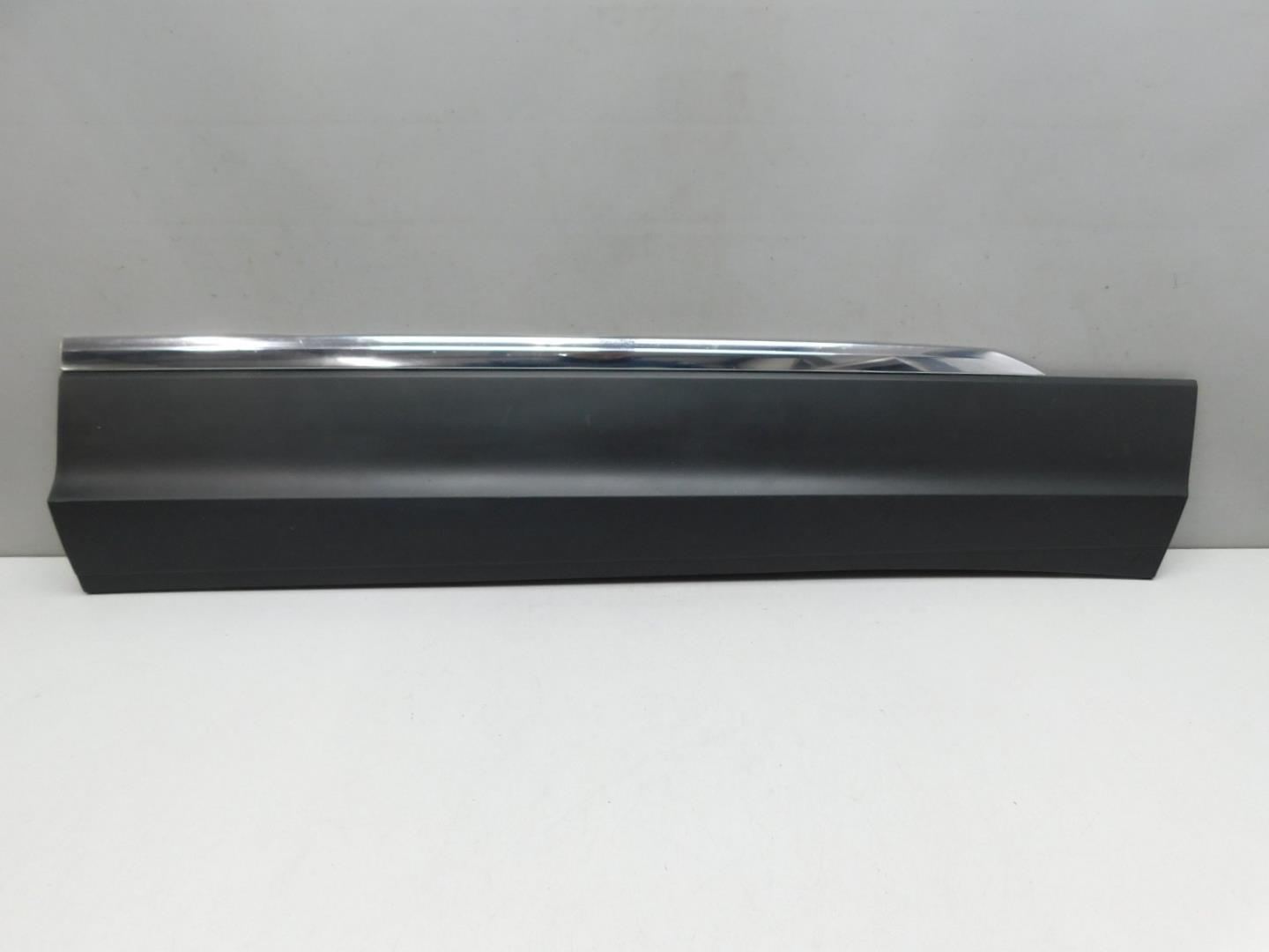 Накладка двери передней правой