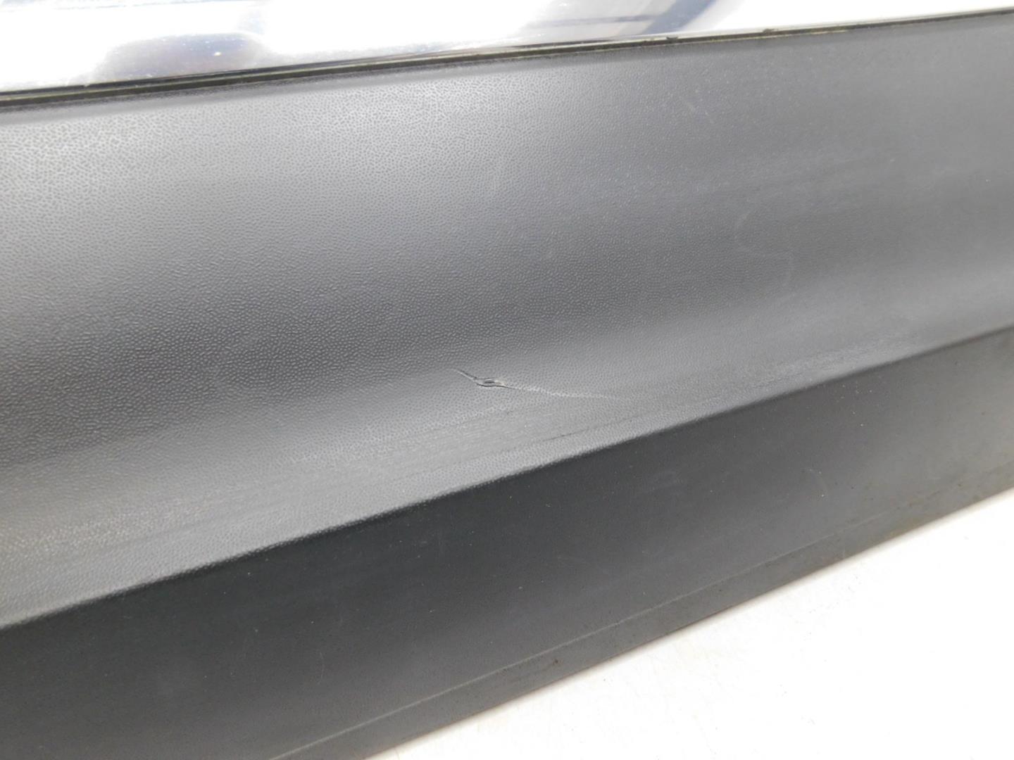 Накладка двери передней правой