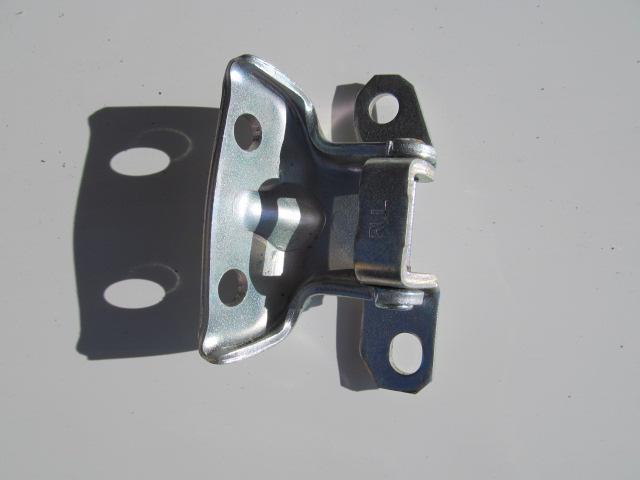 Петля двери задней левой верхняя