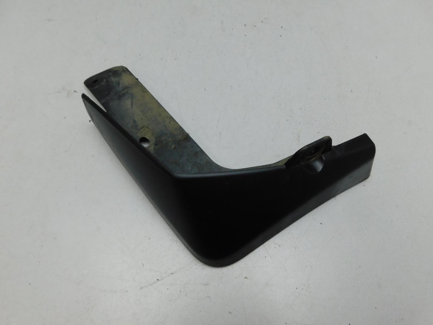 Брызговик задний левый