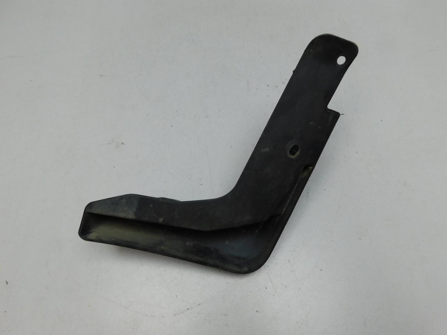 Брызговик задний левый