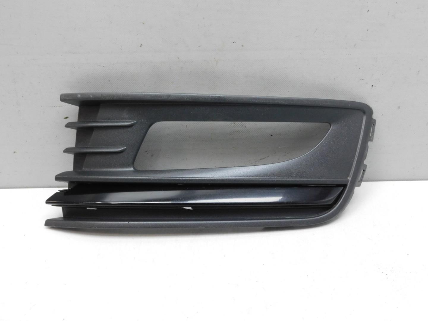 Решетка в бампер левая