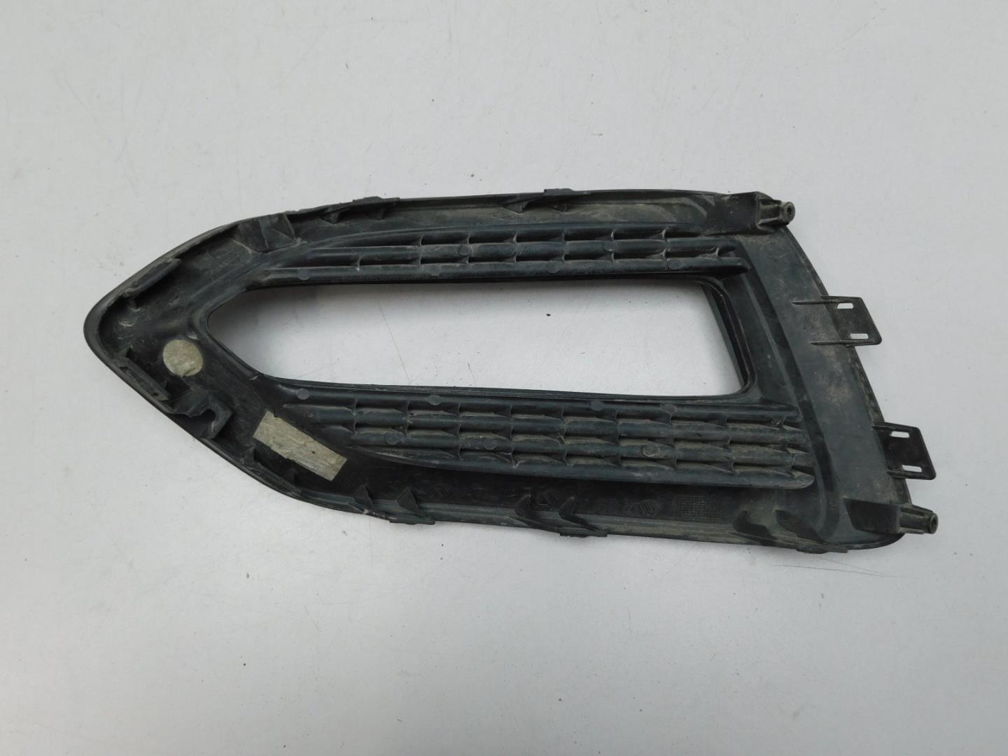 Решетка в бампер правая