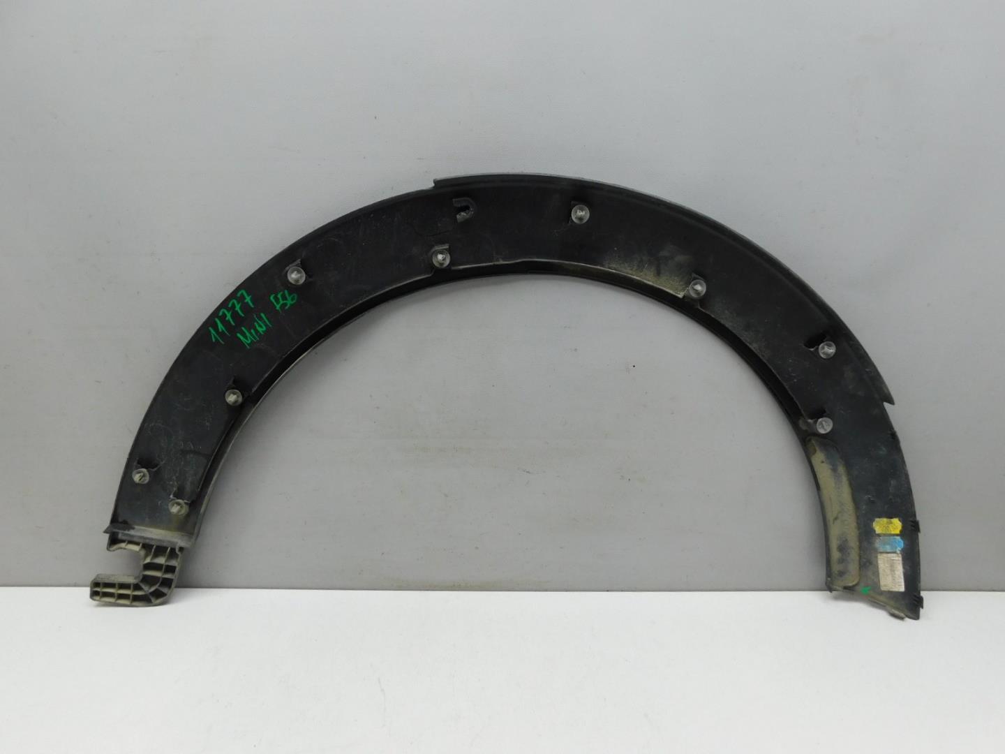 Накладка переднего крыла левого