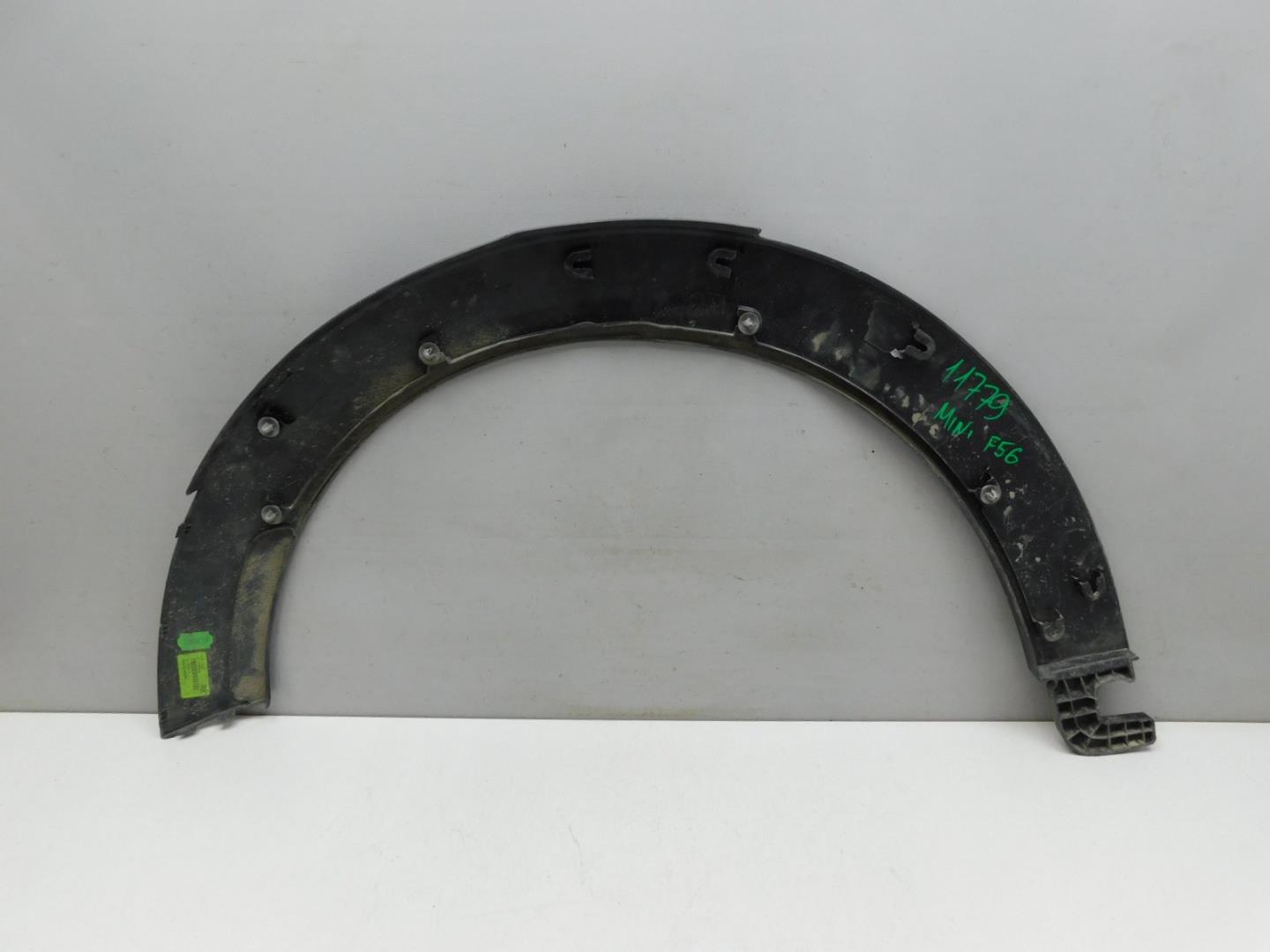 Накладка переднего крыла правого