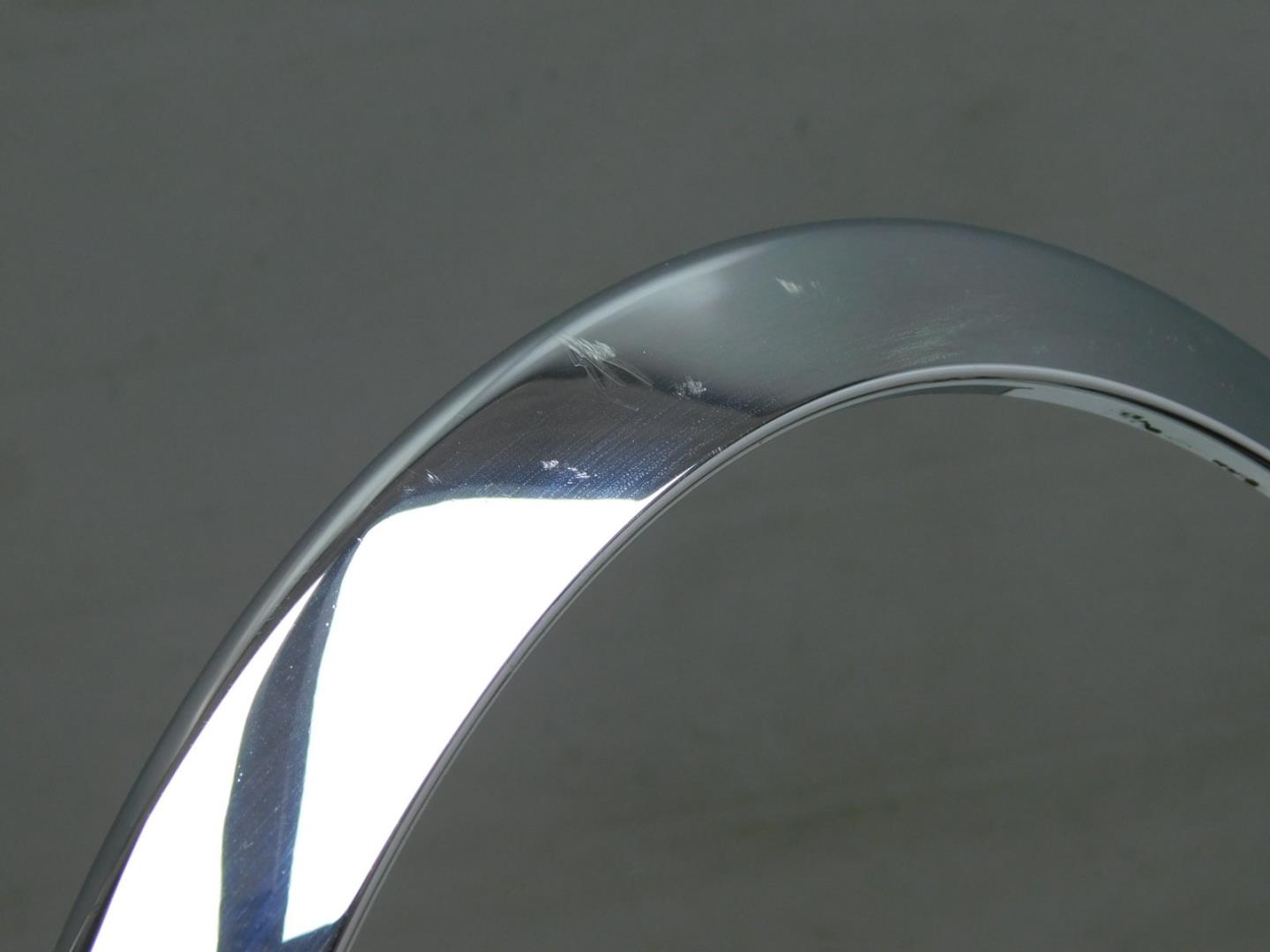 Молдинг капота