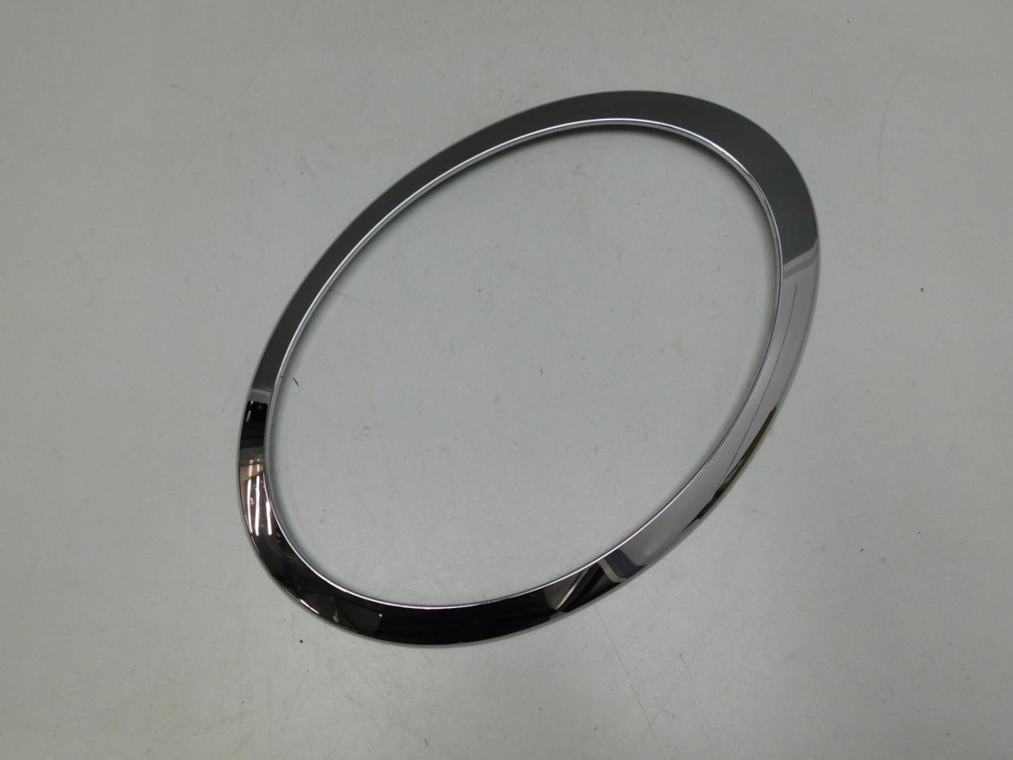 Молдинг капота