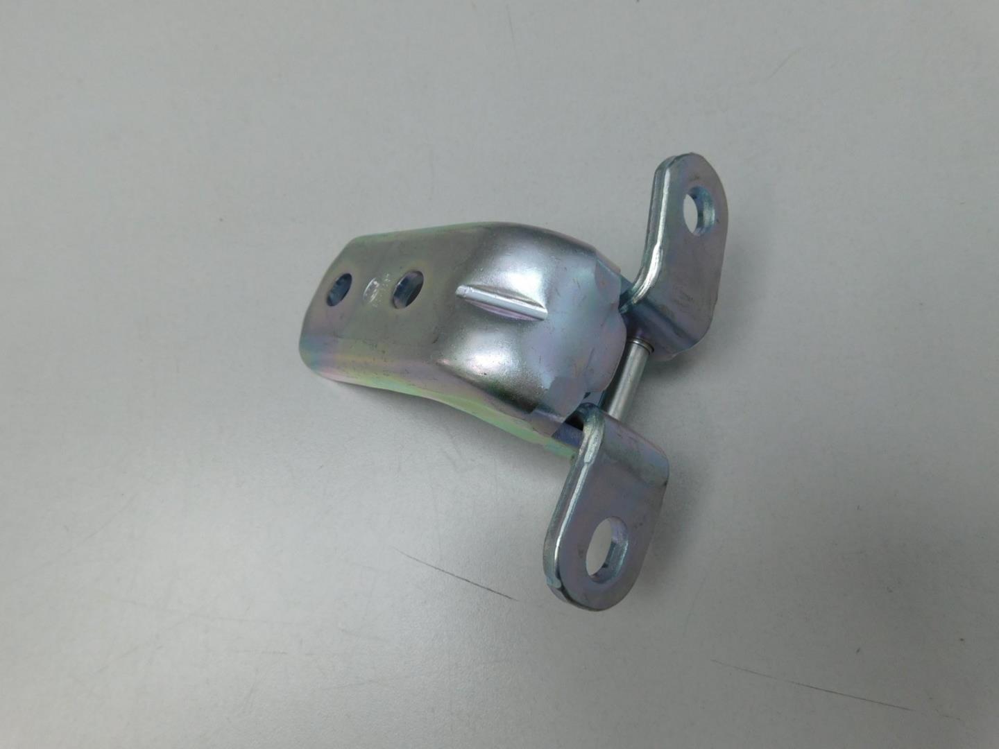 Петля двери передней правой верхняя