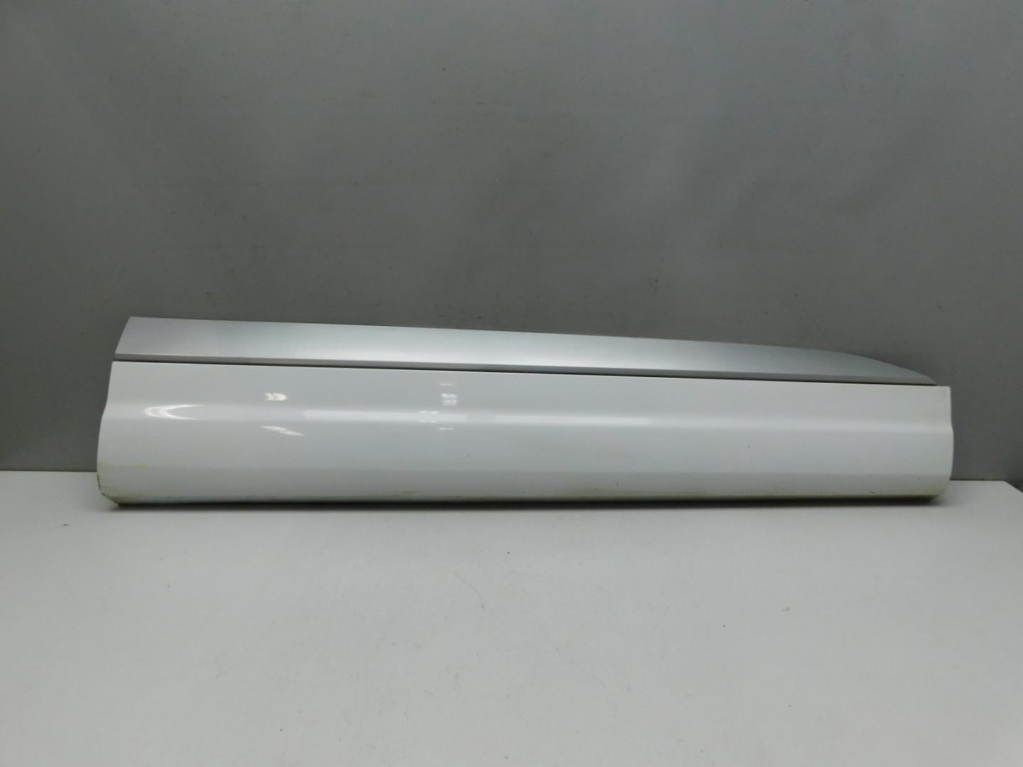 Накладка двери передней правой