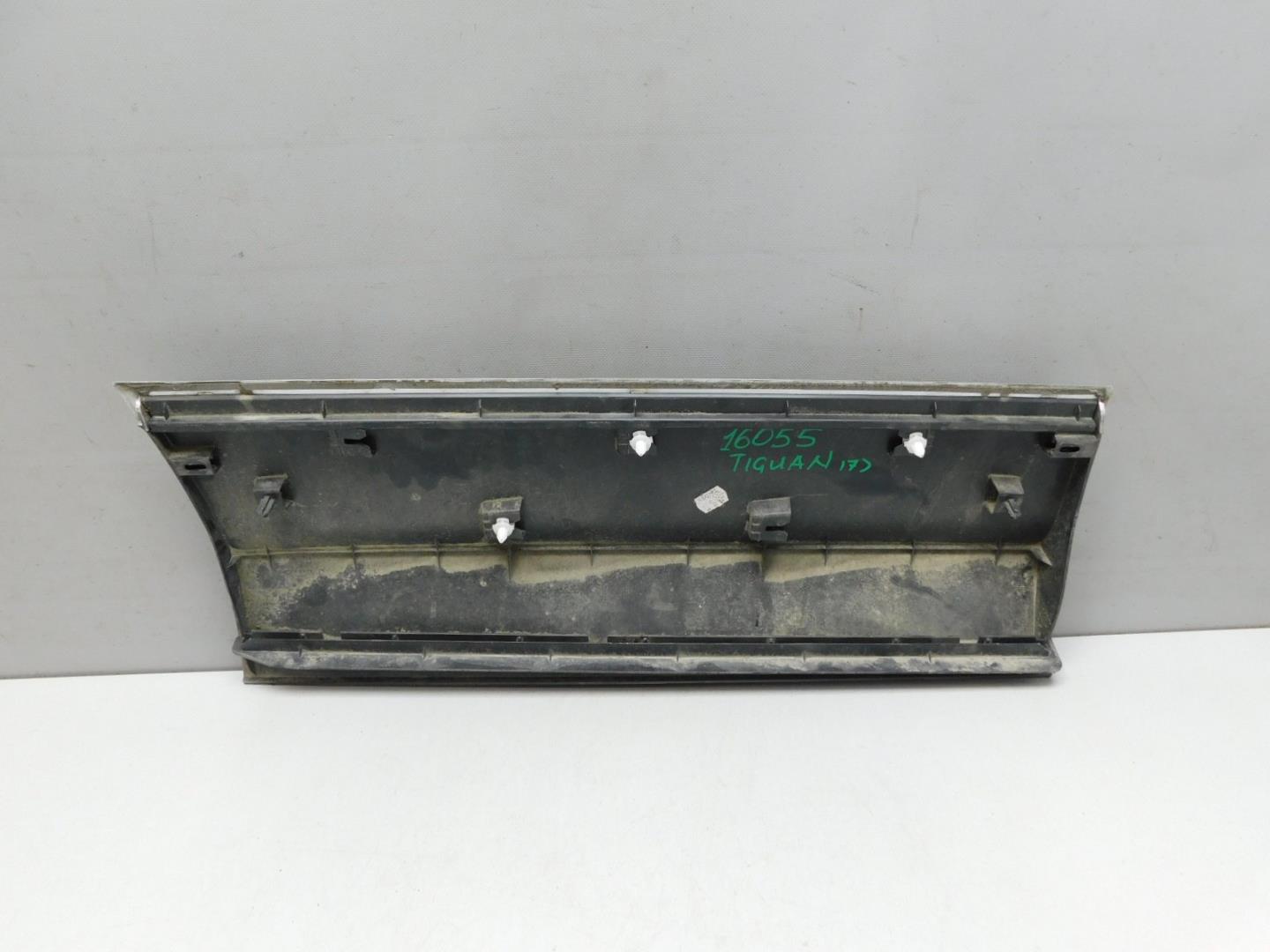 Накладка двери задней левой