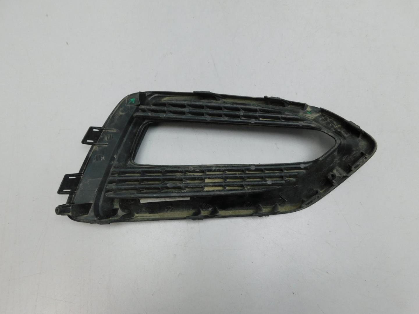Решетка в бампер левая