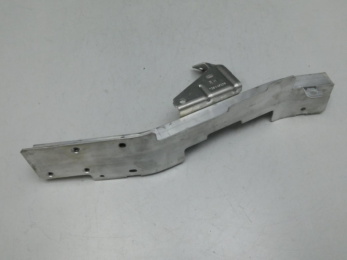 Крепеж фары