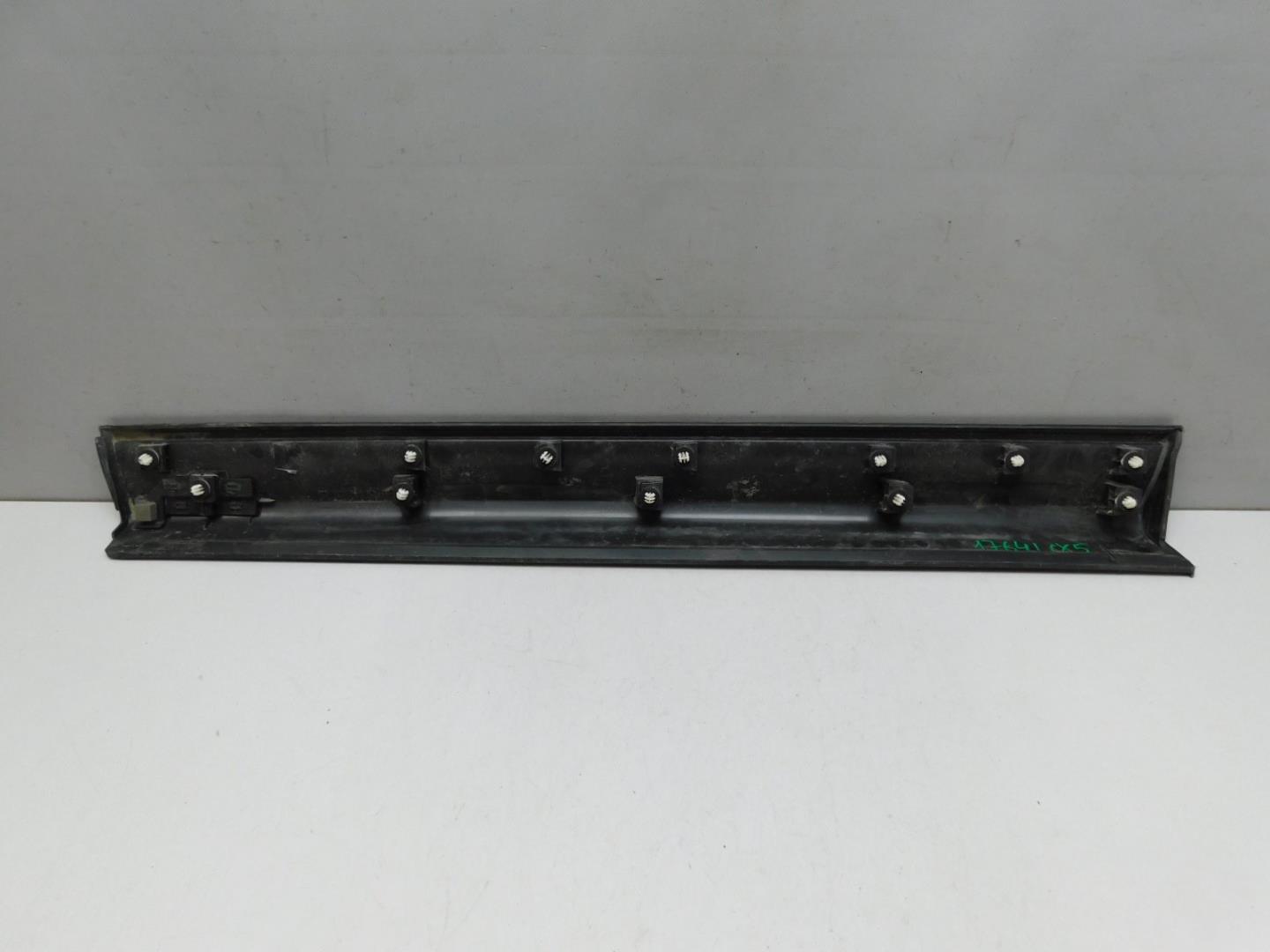 Накладка двери передней правой