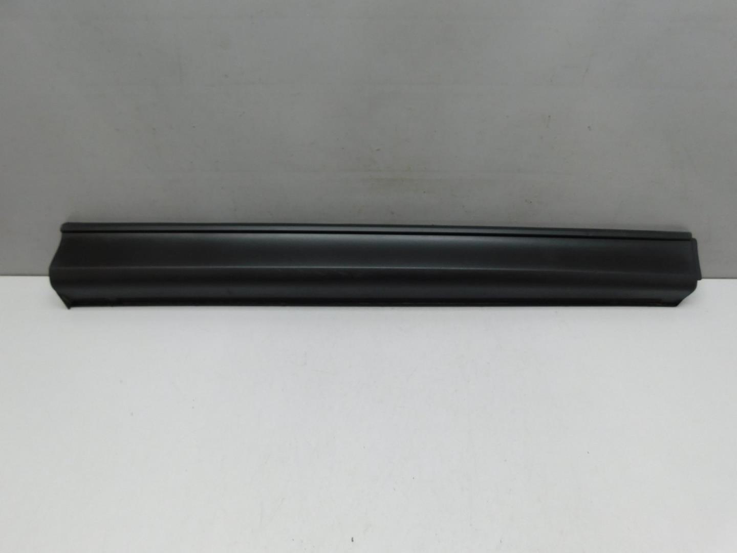 Накладка двери передней правой