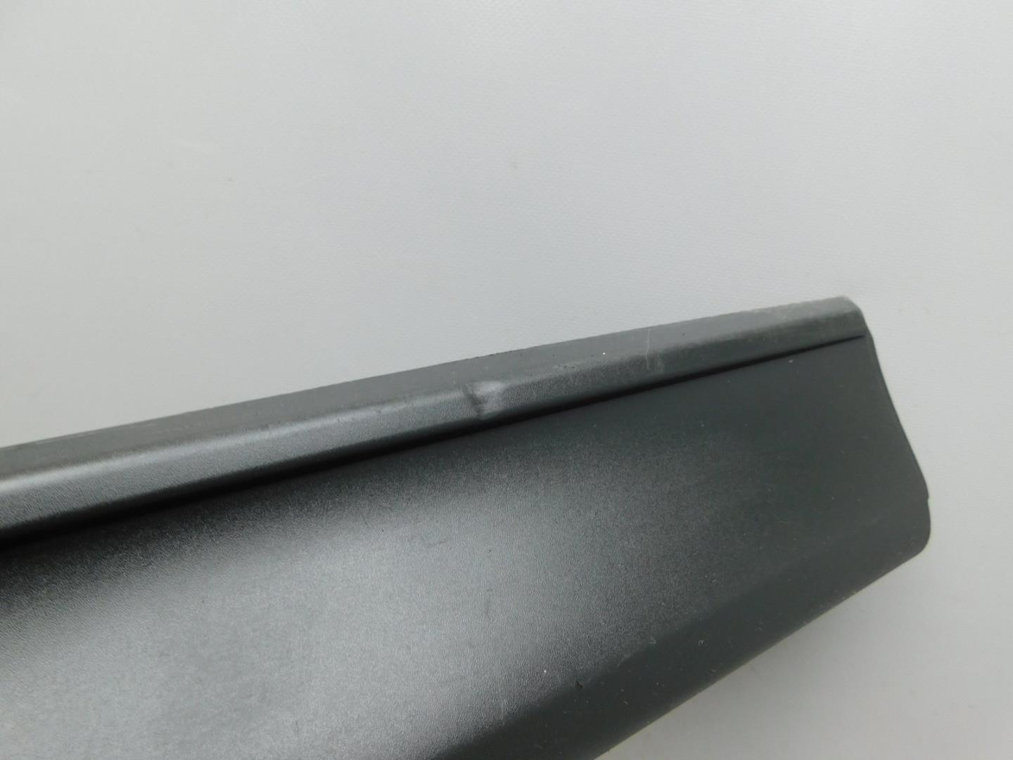 Накладка двери передней правой