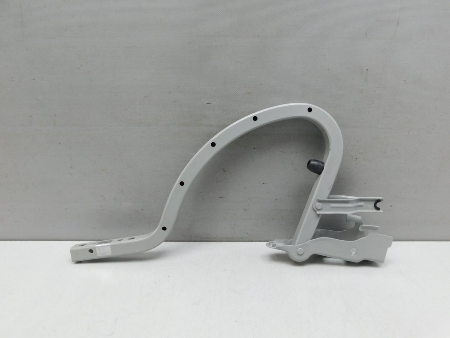 Петля крышки багажника