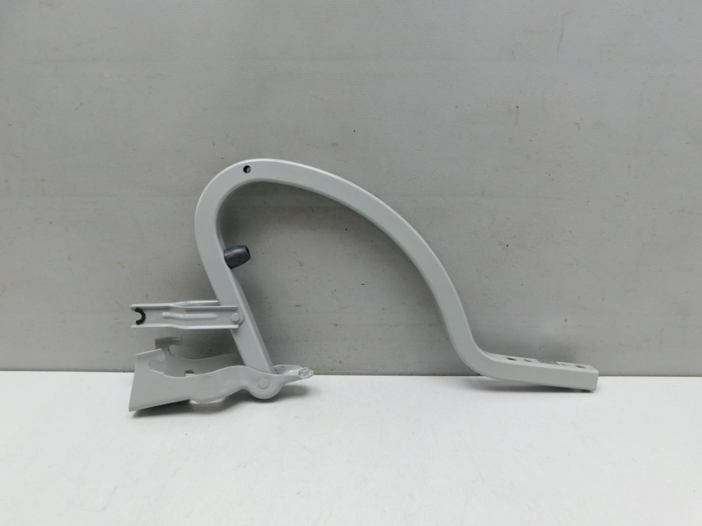 Петля крышки багажника