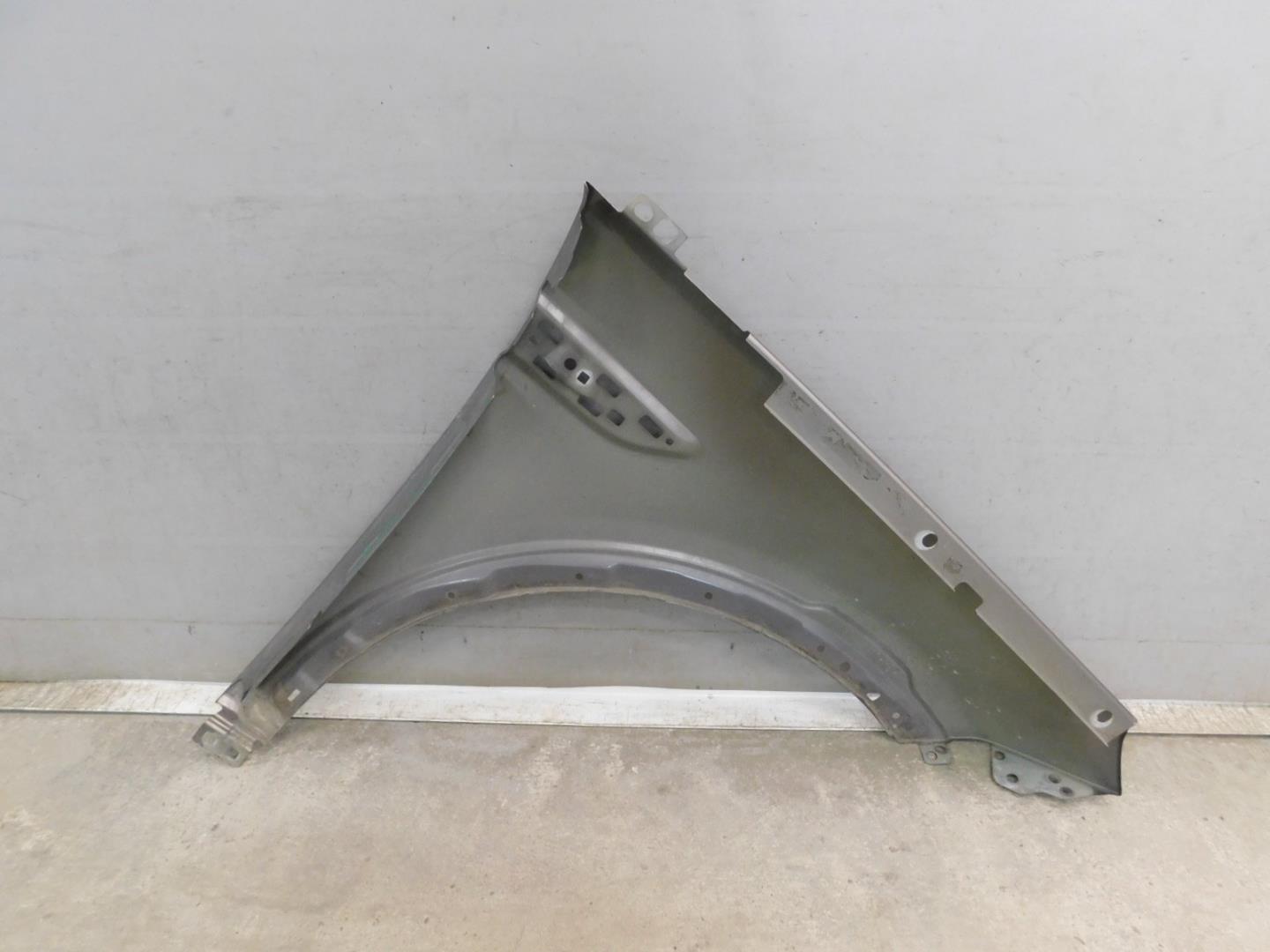 Крыло переднее левое