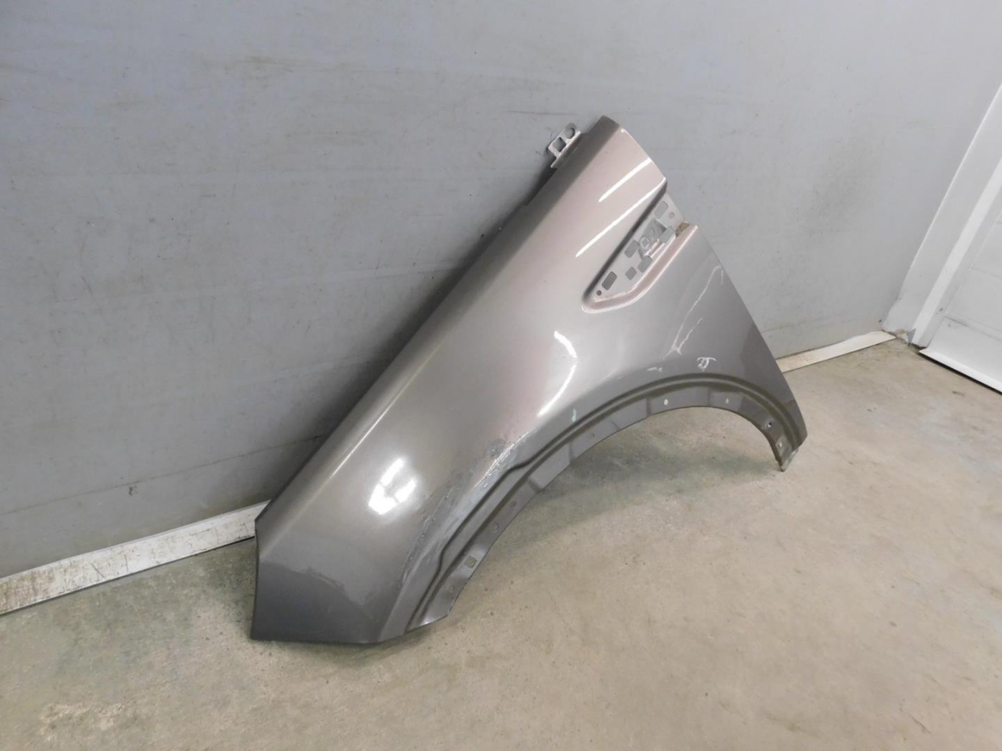 Крыло переднее левое