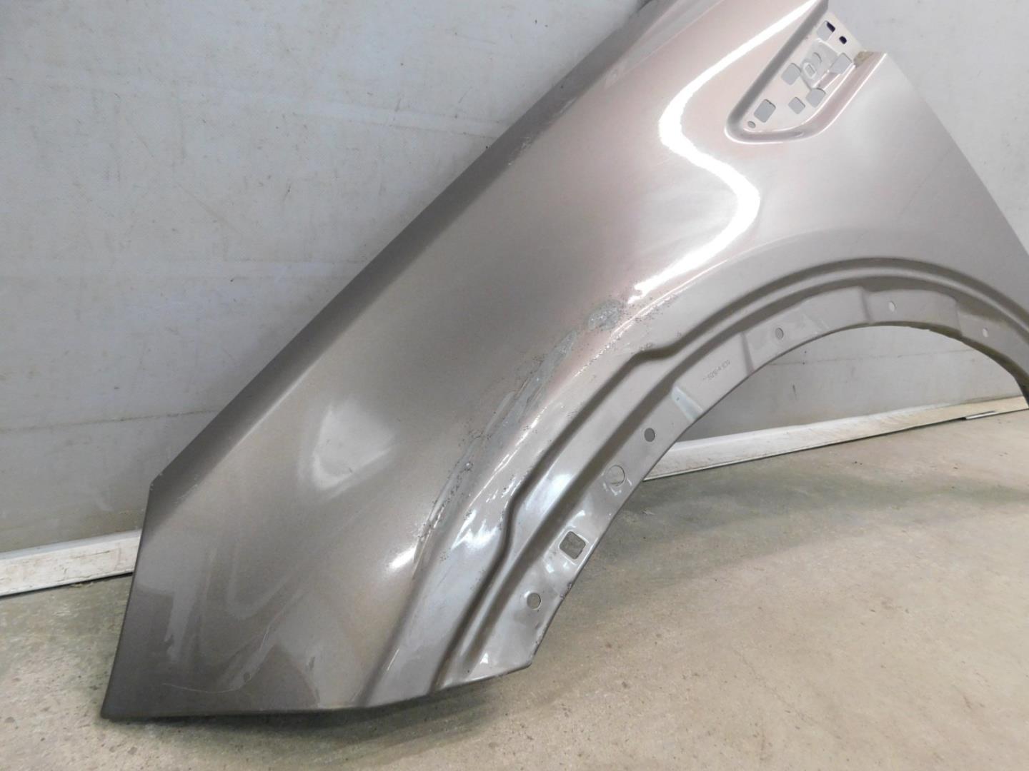 Крыло переднее левое