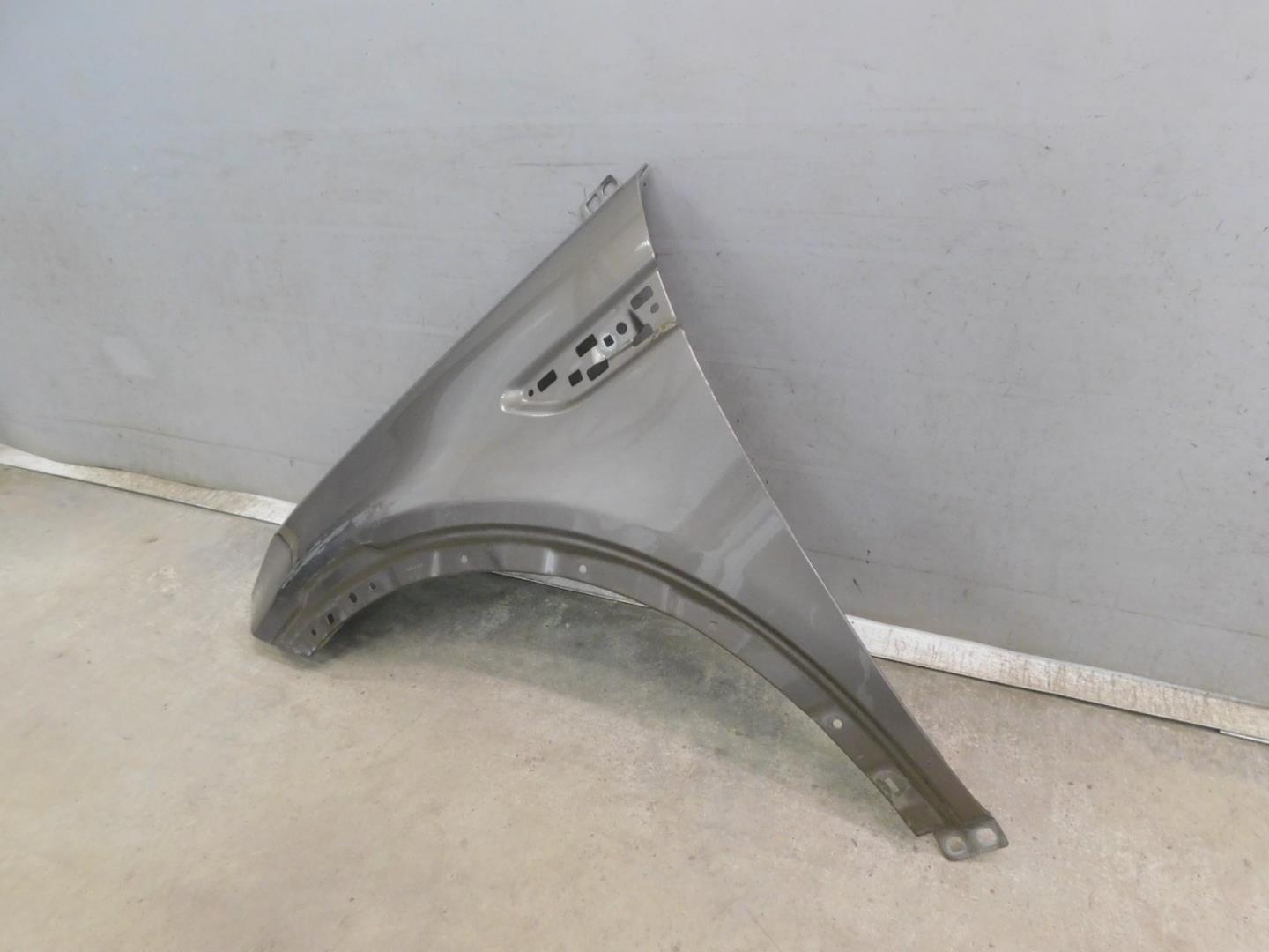 Крыло переднее левое