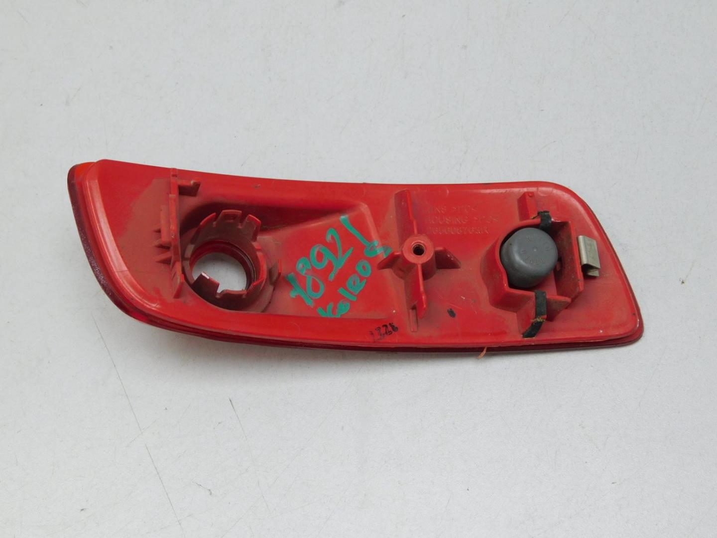 Фонарь задний в бампер правый