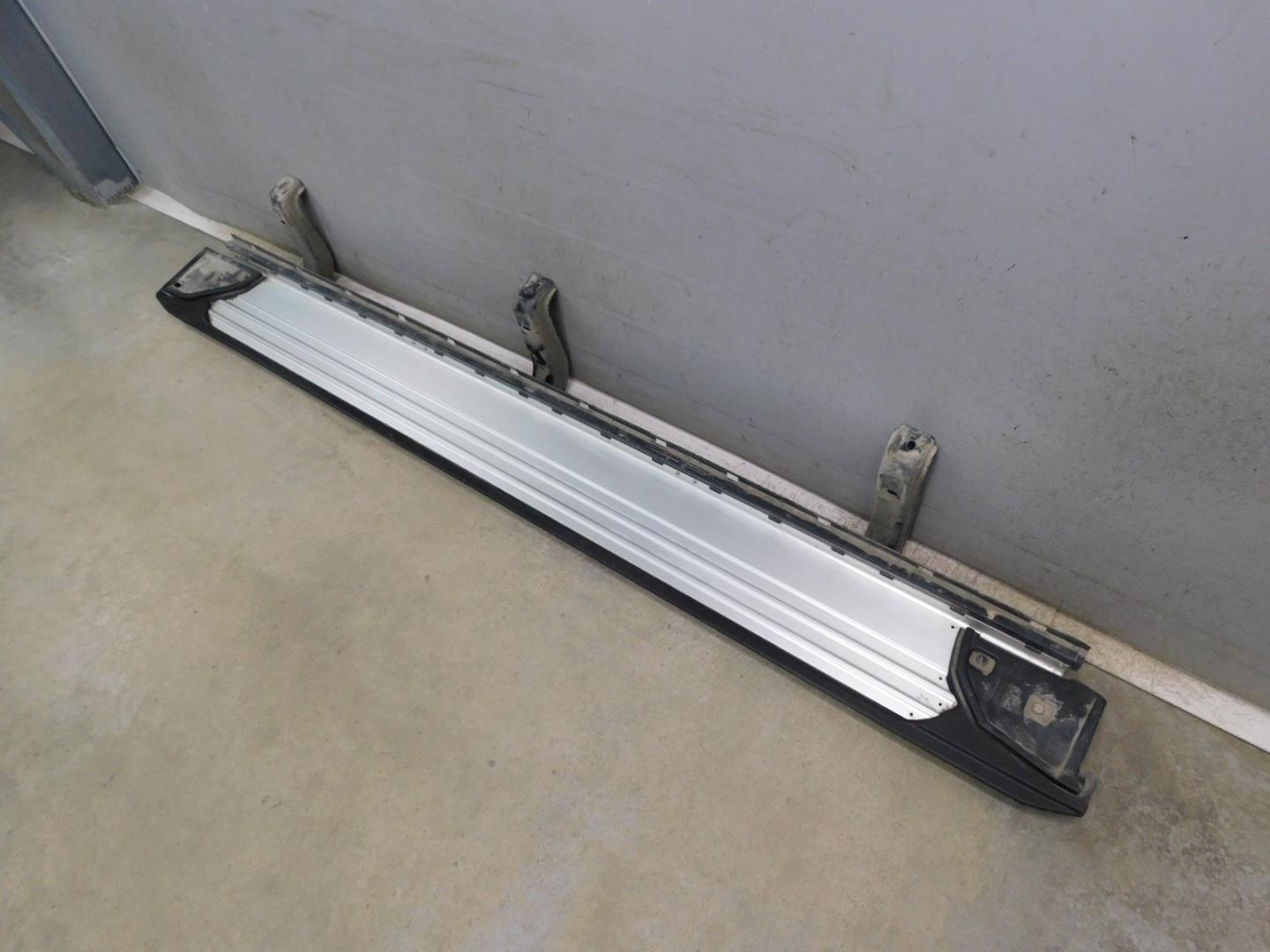 Подножка левая