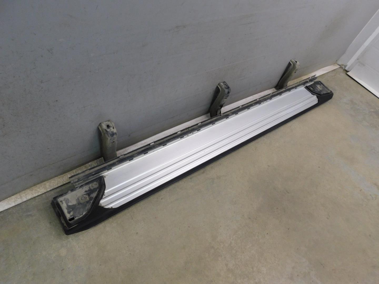 Подножка левая