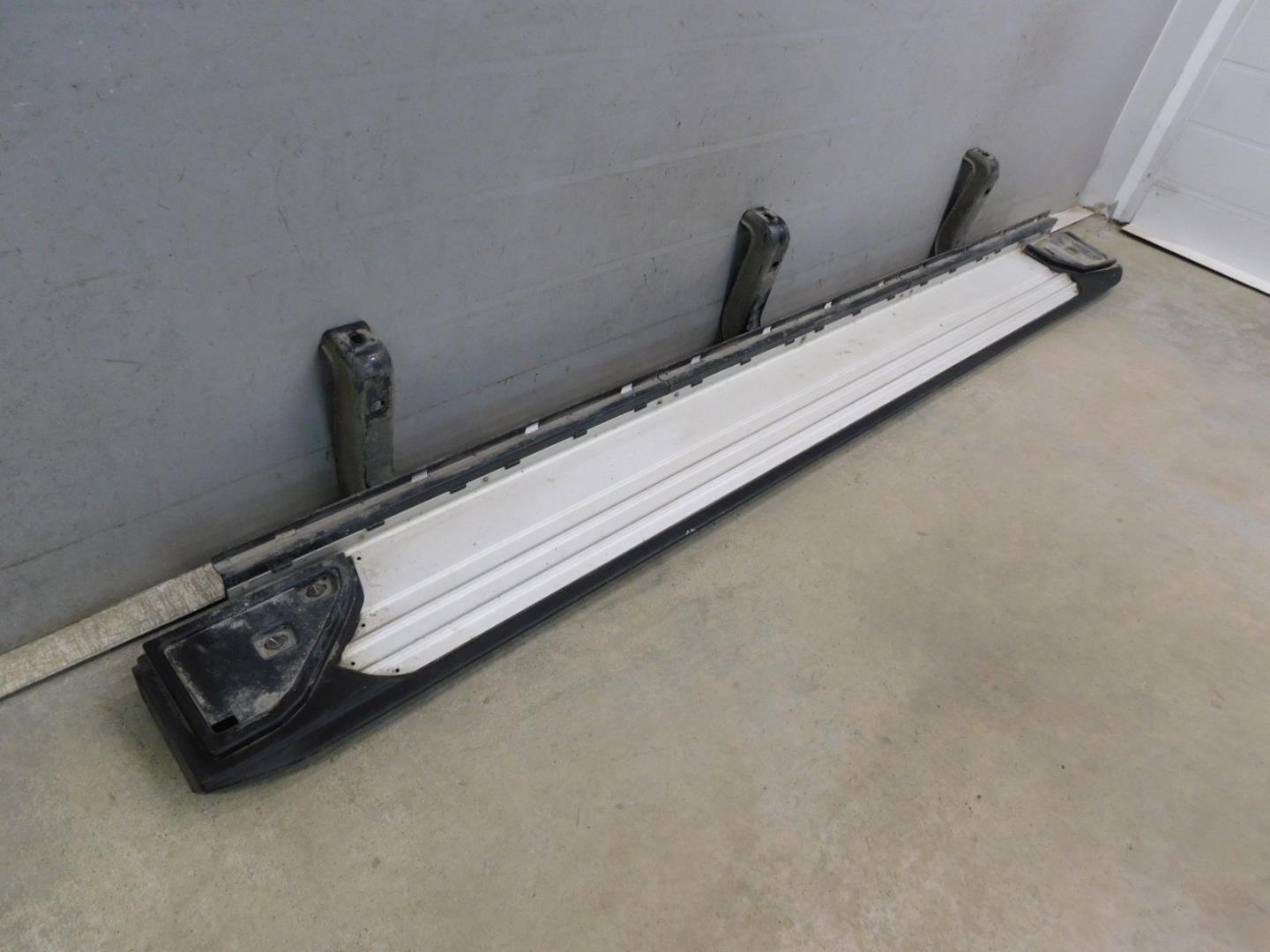 Подножка левая