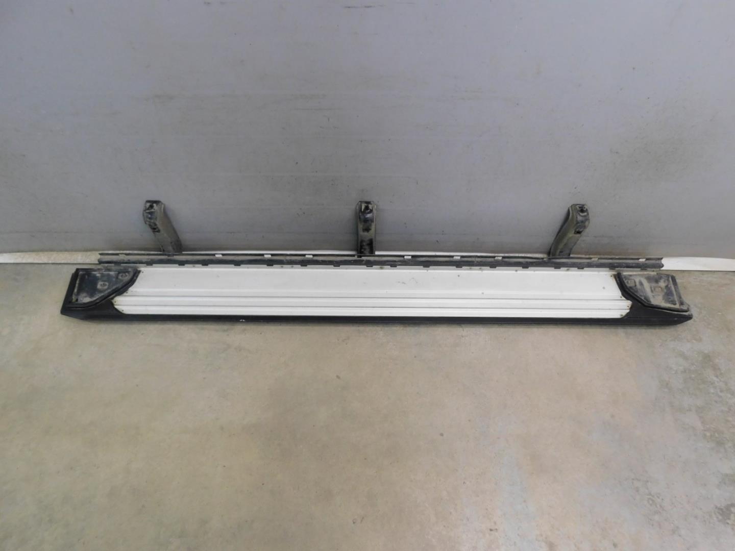 Подножка левая