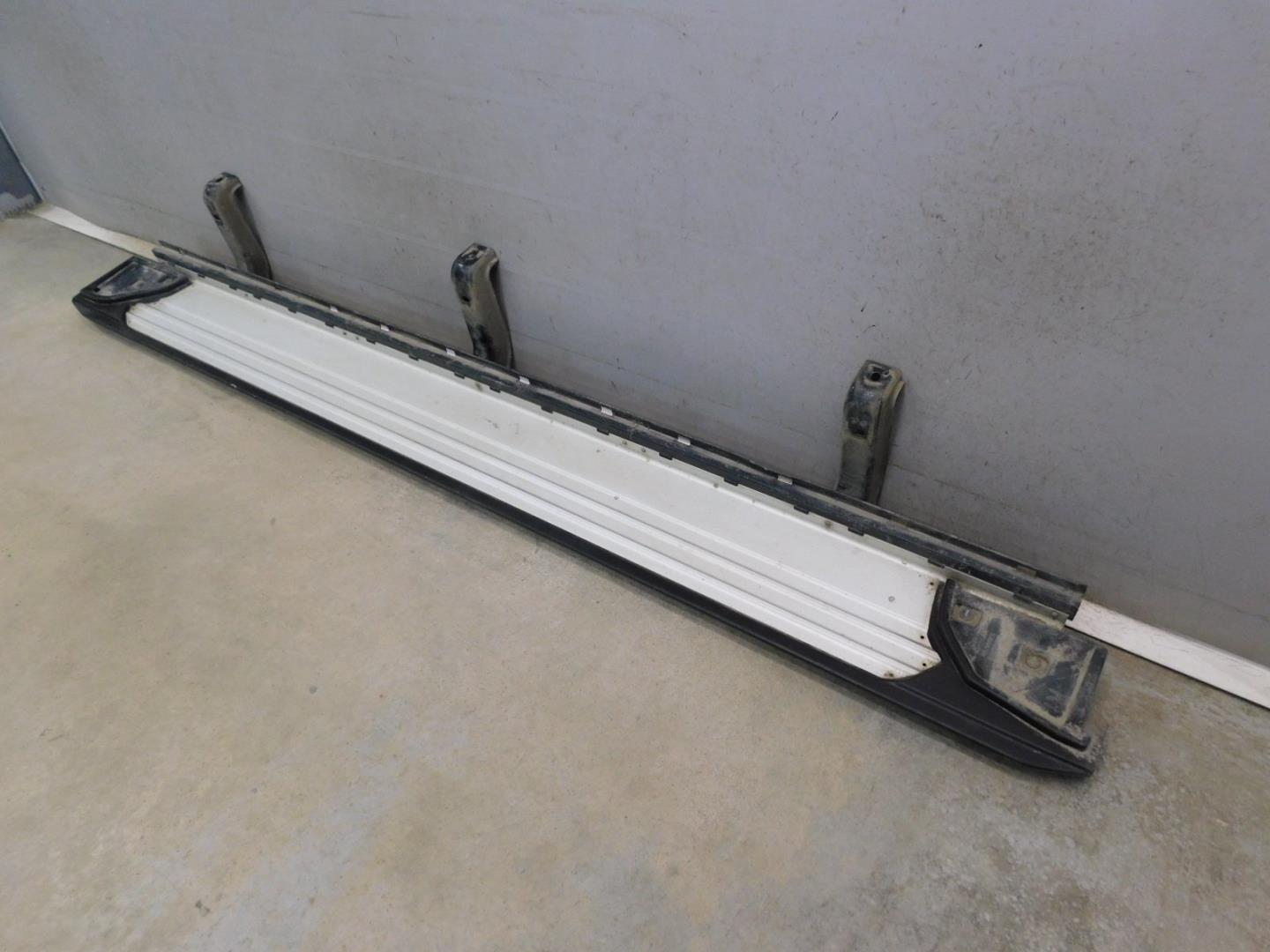 Подножка левая