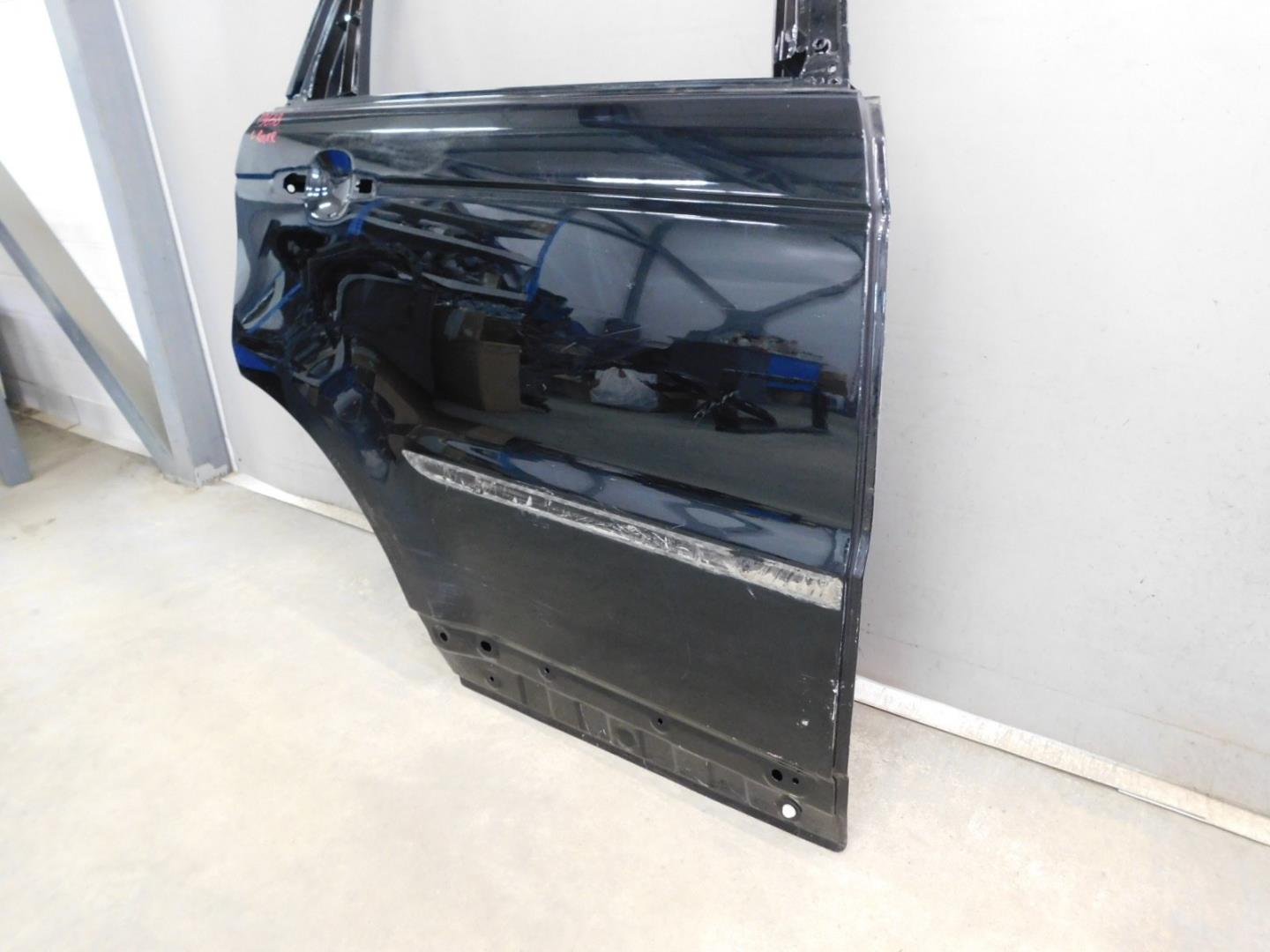 Дверь задняя правая